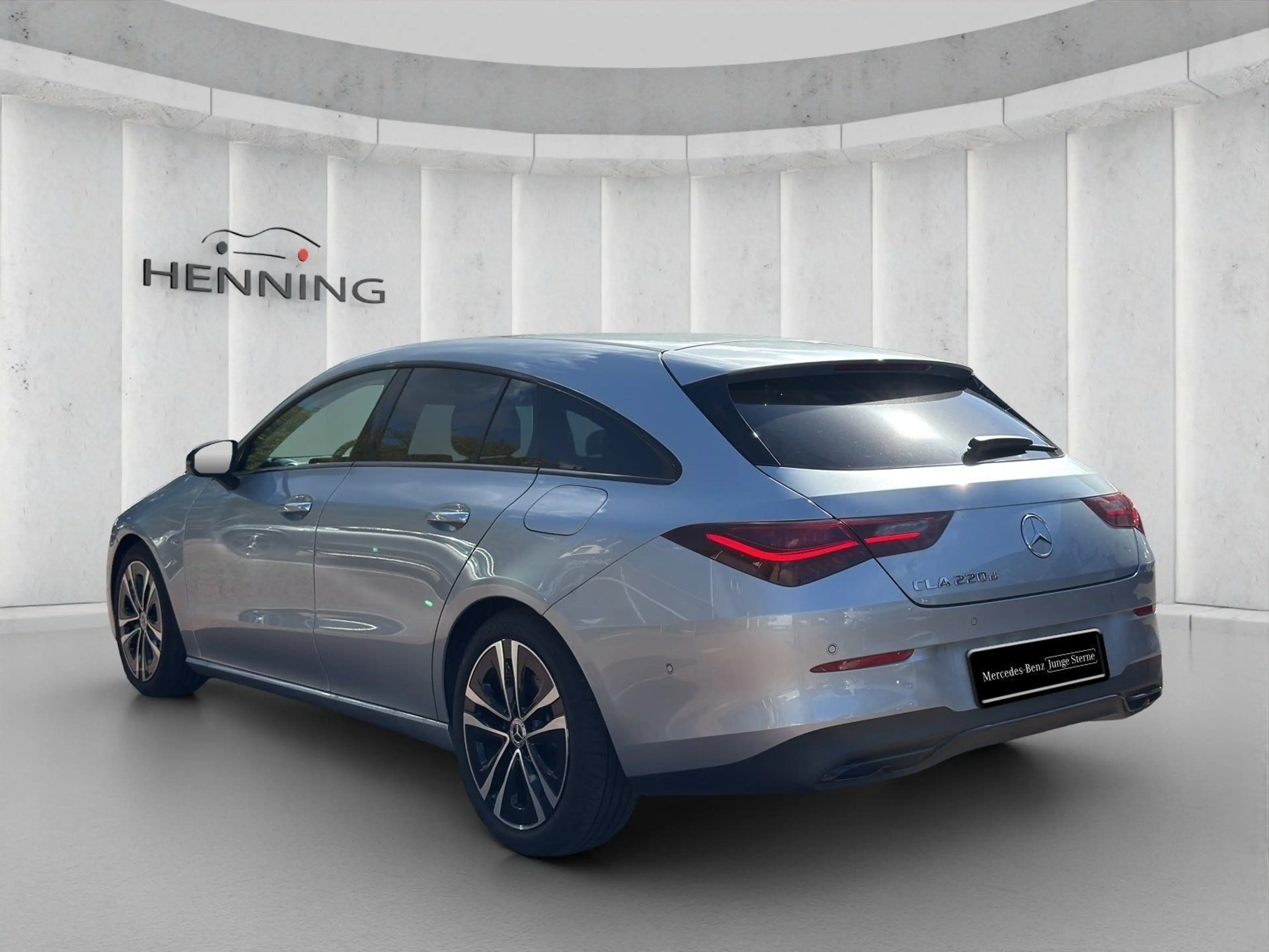 Mercedes-Benz CLA 220 d SB Night Panorama Burmester Sthz DIS — photo 3