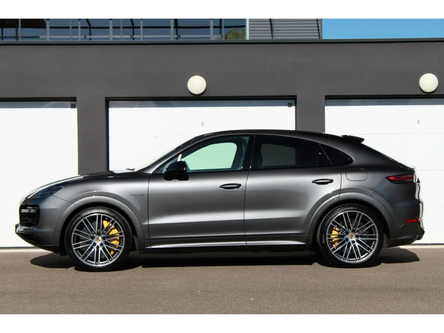 Porsche Cayenne Coupé Turbo S E-Hybrid 680Ch | LLD 2390e/Mois | 22 Gris - 2