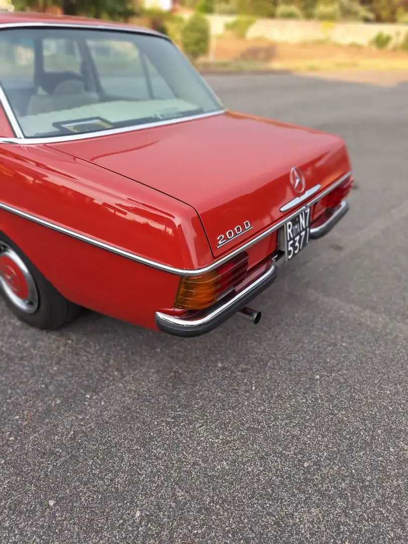 Mercedes-Benz 200 Rouge - 2