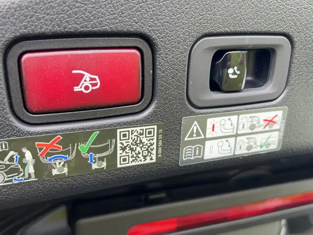 Mercedes-Benz 300 view 13