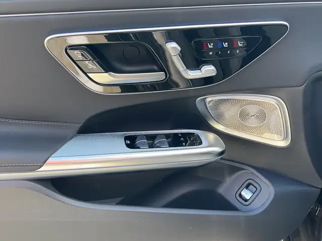 Mercedes-Benz 300 view 14