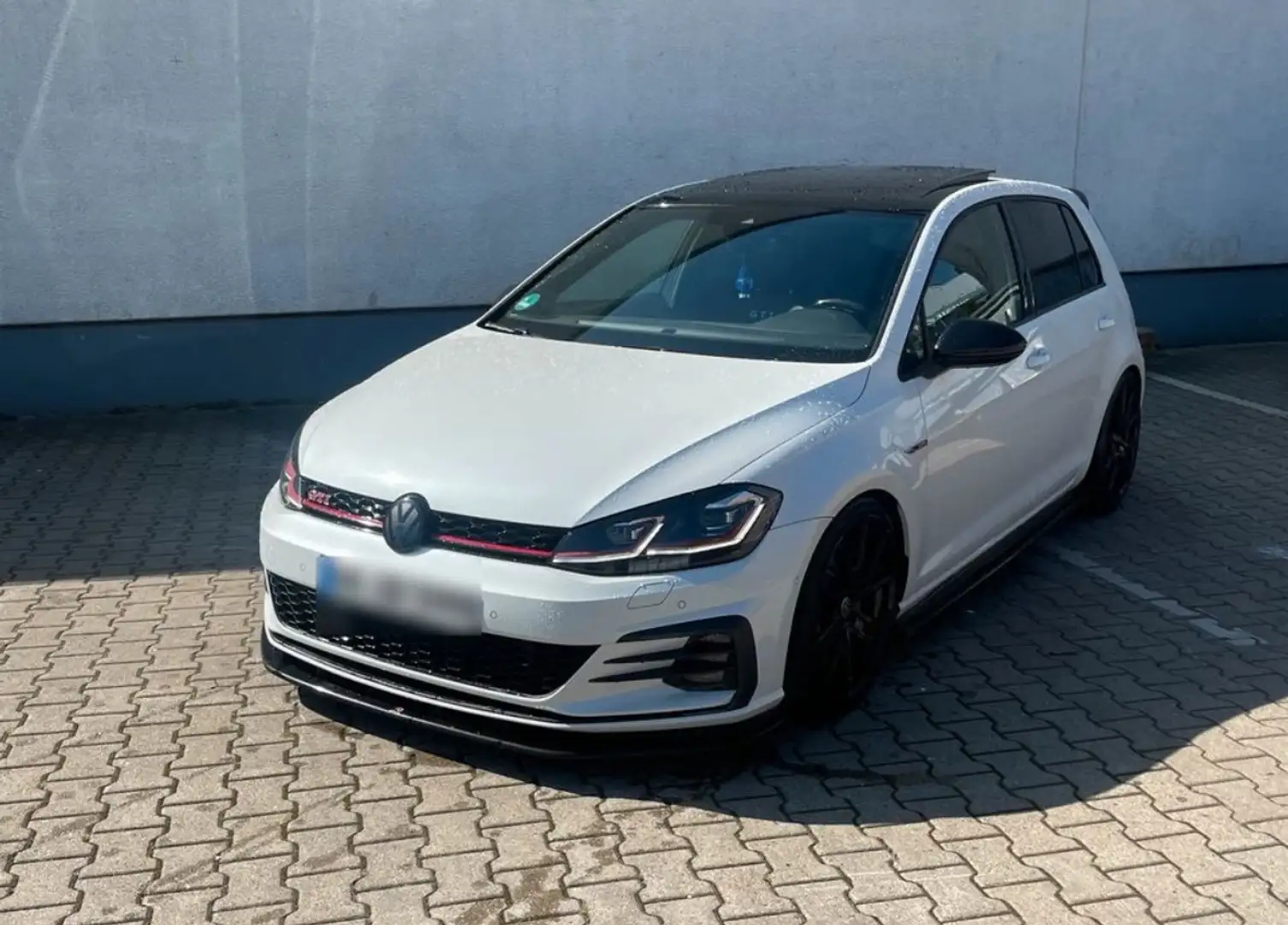 Volkswagen Golf GTI (BlueMotion Technology) DSG Performance - 1