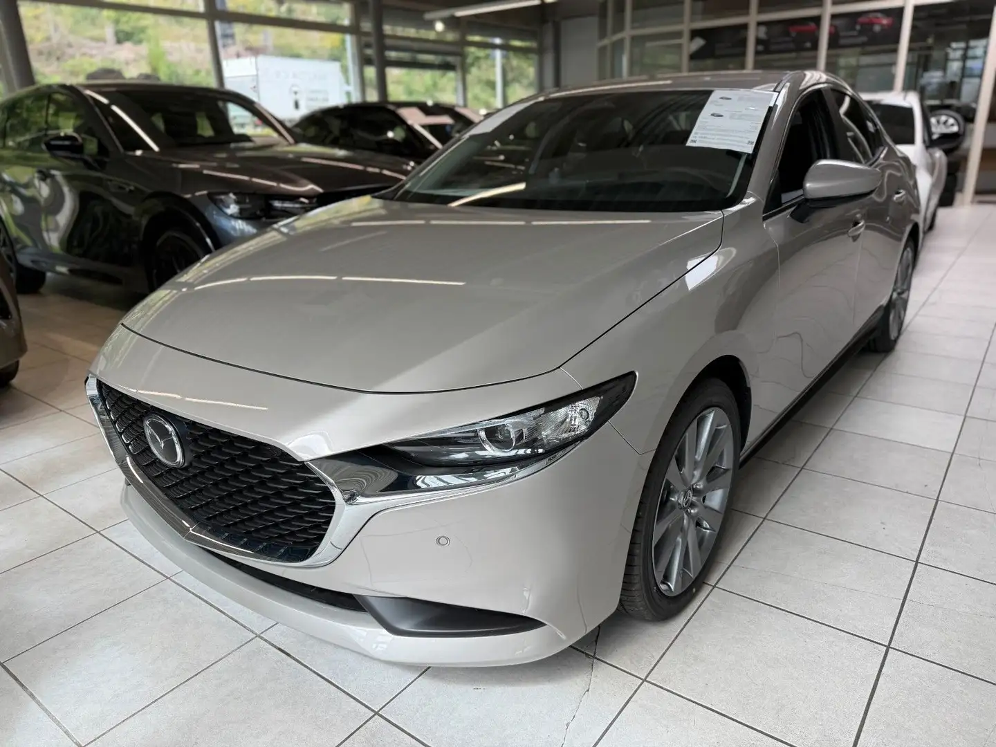 Mazda 3 e-SKYACTIV G 140 Centre-Line Automatik - 2