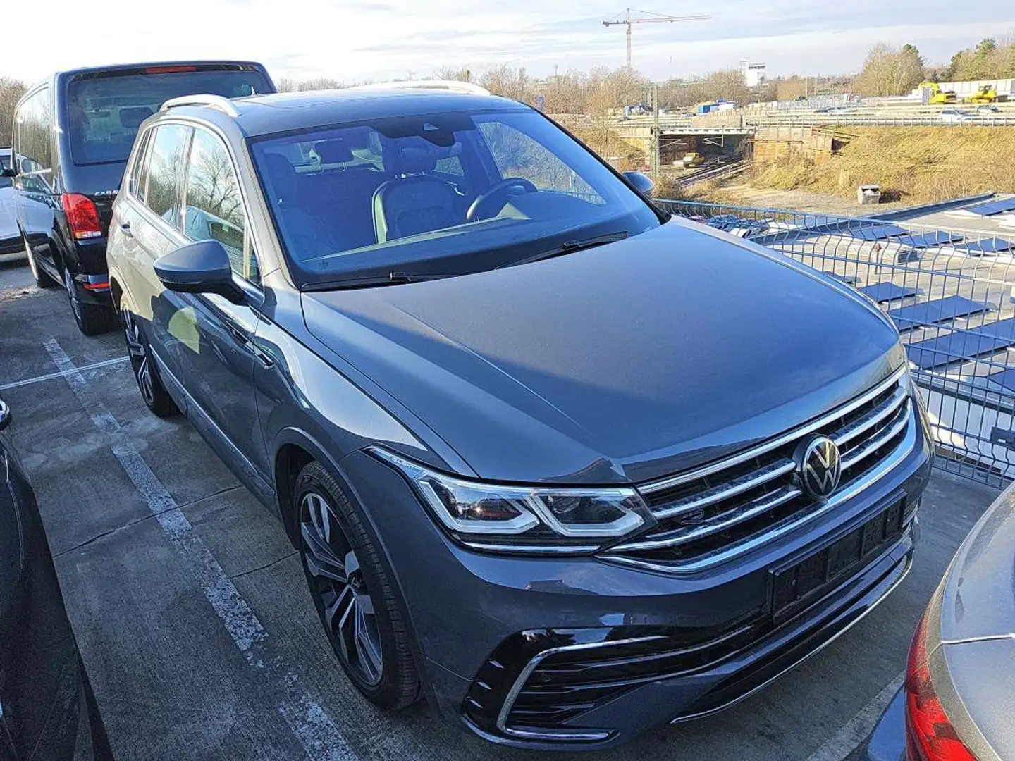 Volkswagen Tiguan R-Line 2.0 TDI PANO/IQMATRIX/CAM/VIRTUAL Grau - 2