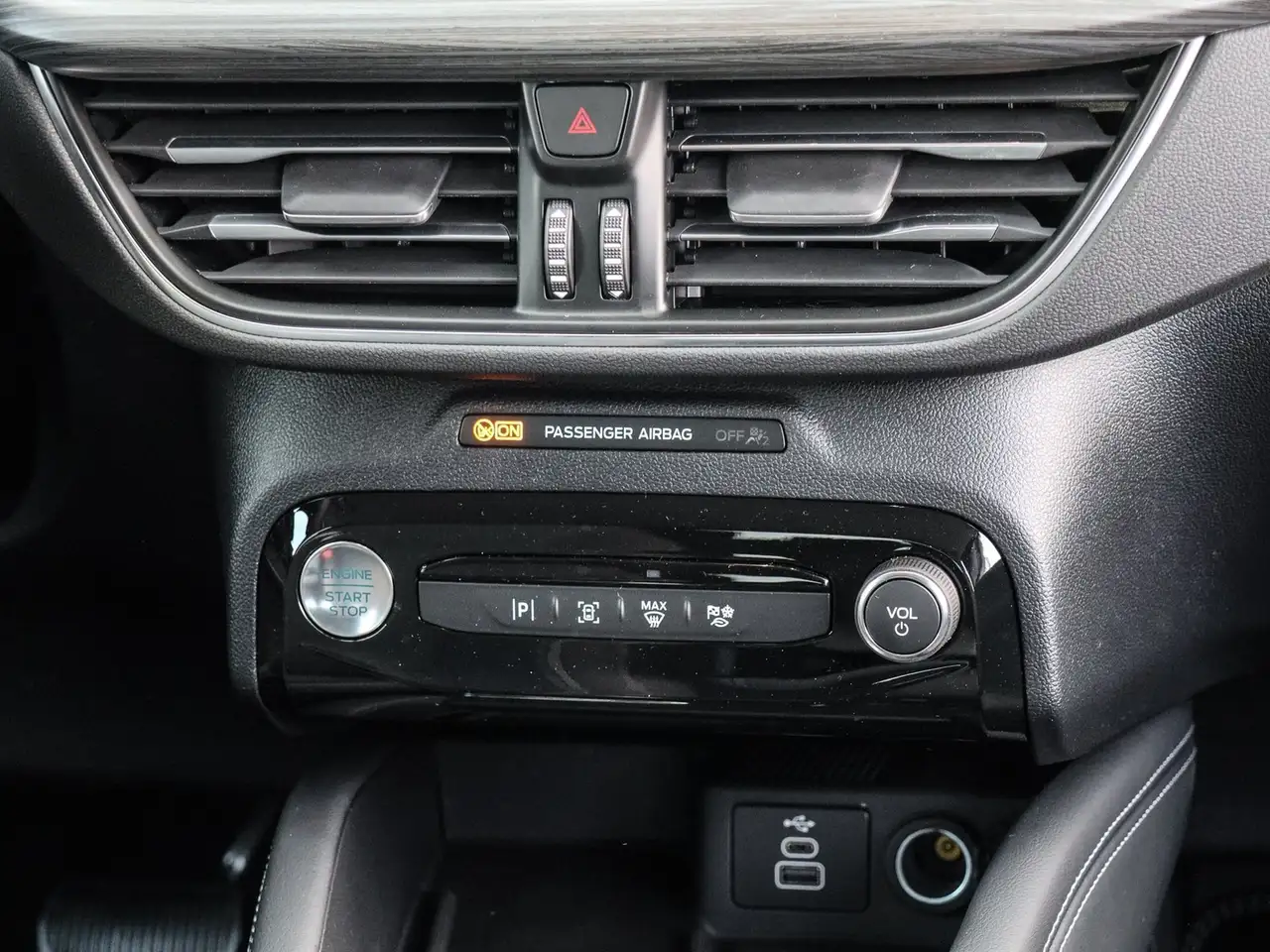 Ford Kuga Plug-In Hybrid Active Ganzjahresreifen 8