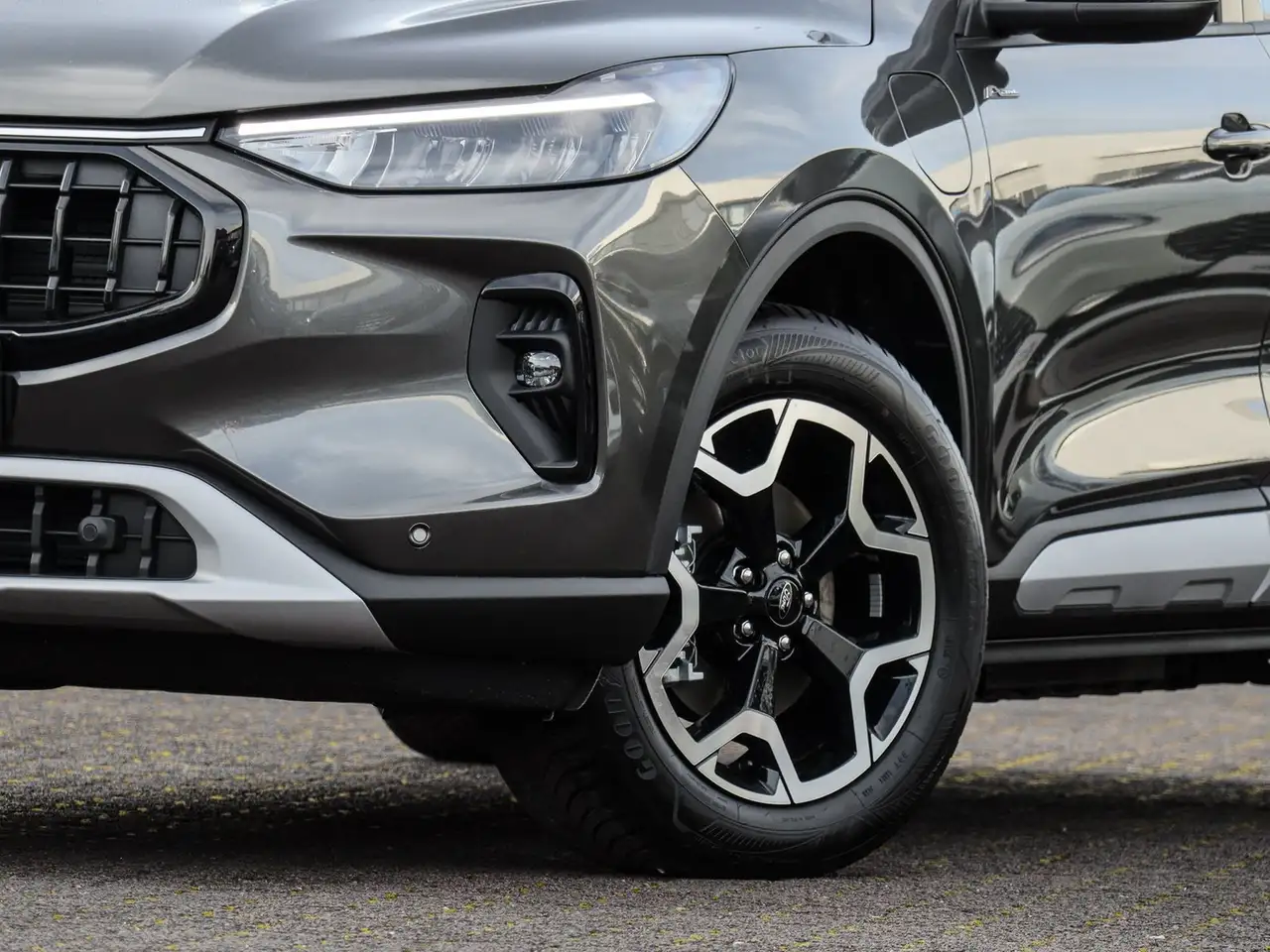 Ford Kuga Plug-In Hybrid Active Ganzjahresreifen 5