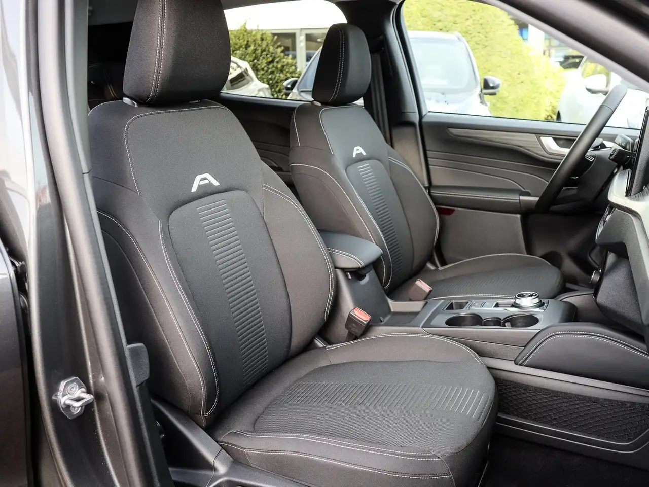 Ford Kuga Plug-In Hybrid Active Ganzjahresreifen 6