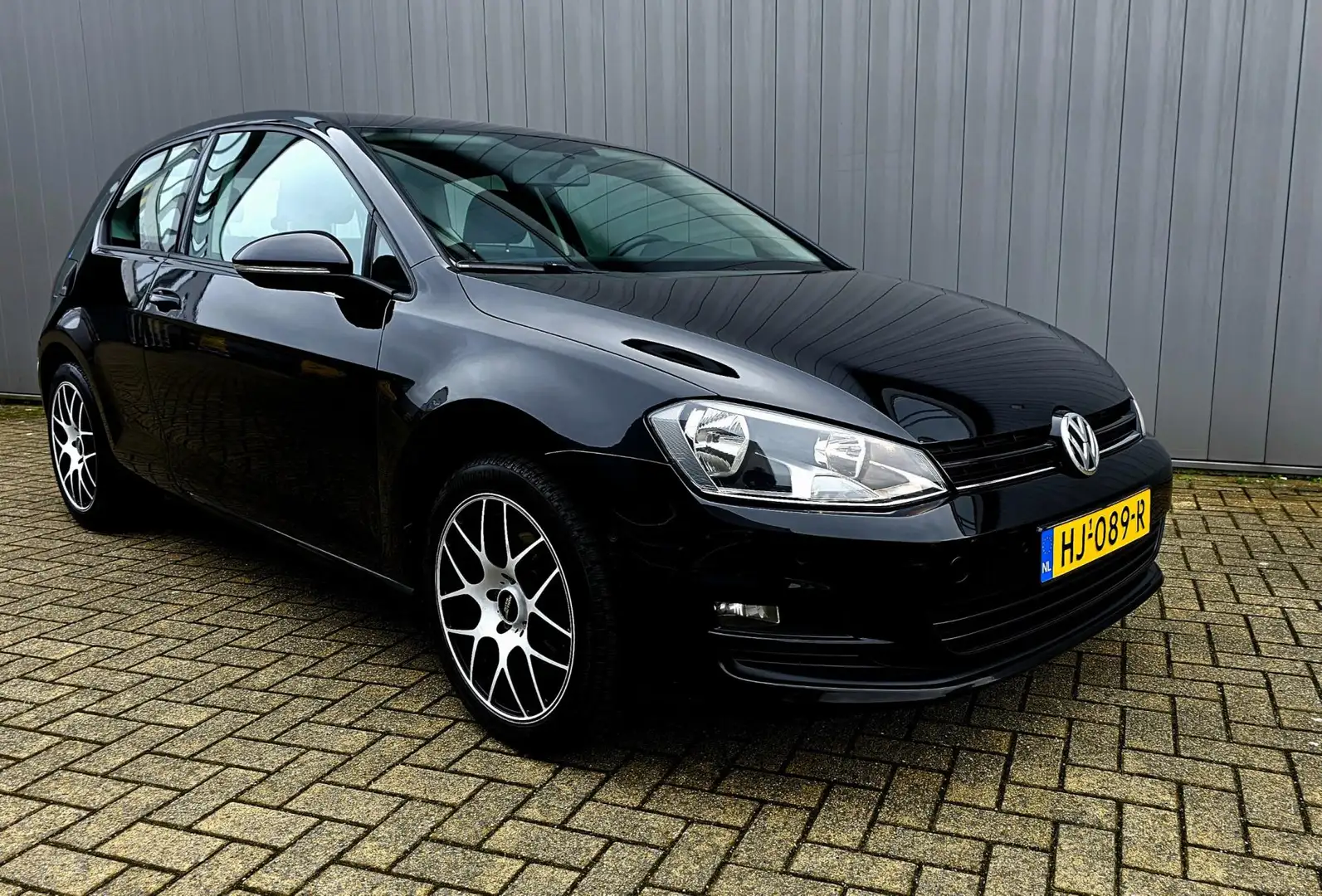 Volkswagen Golf 1.2 TSI Trendline Schwarz - 2