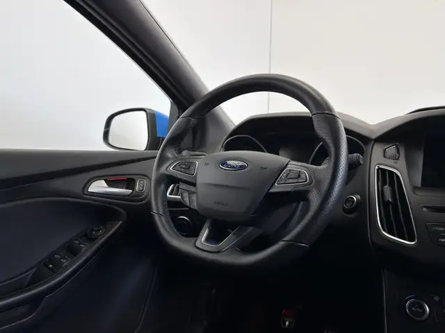 Ford Focus view 12