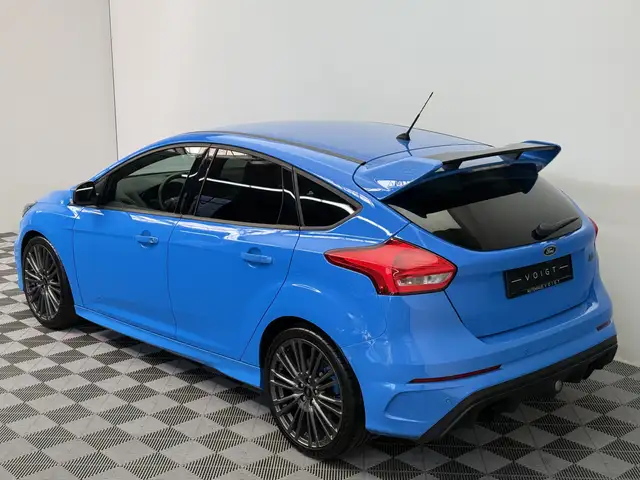 Ford Focus view 3