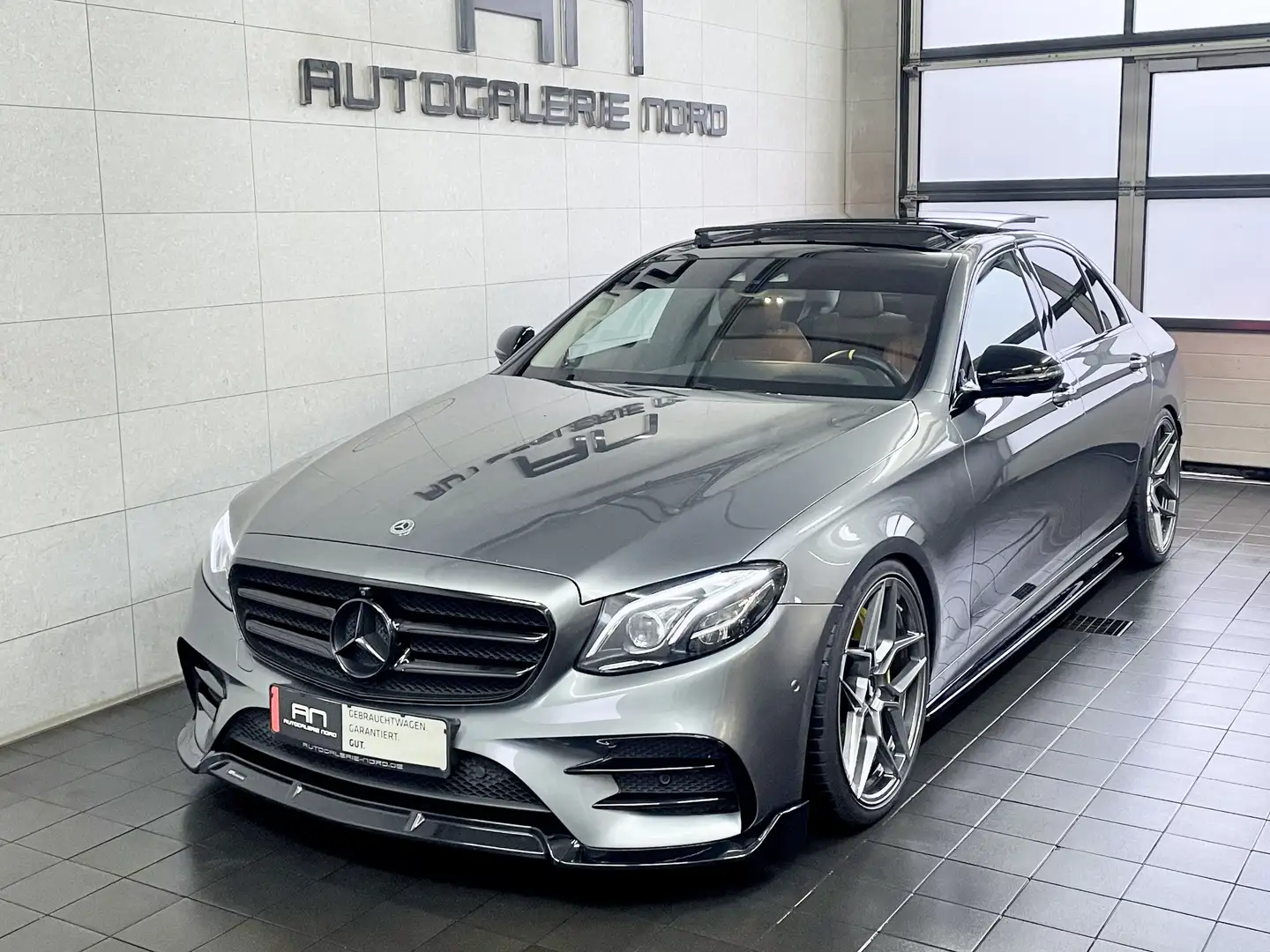 Mercedes-Benz E 350 d AMG Line Widescreen+Pano+KeyGo+360° Grau - 2
