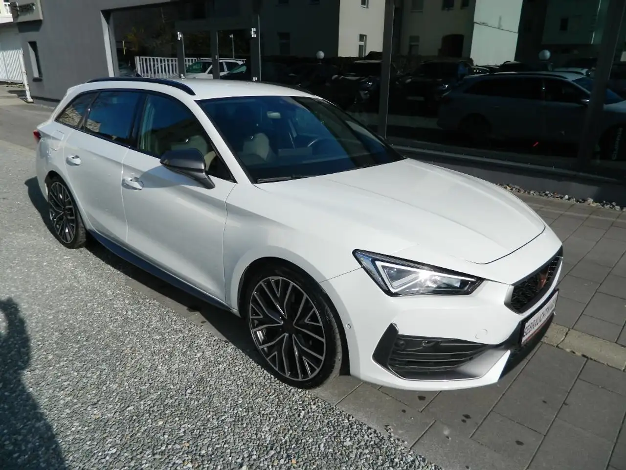 Cupra Leon VZ 310PS DSG 4D AHK/BEATS/elSitz/elHeckklappe — миниатюра 1