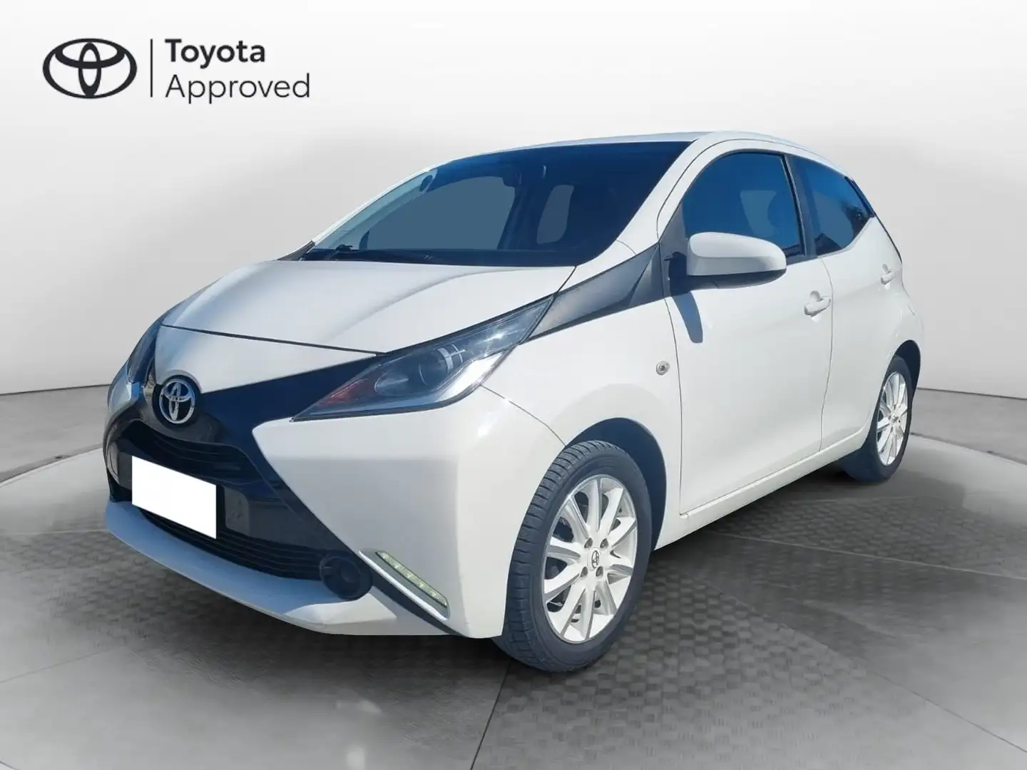 Toyota Aygo Aygo II 2014 5p 1.0 x-play my15 Fehér - 1