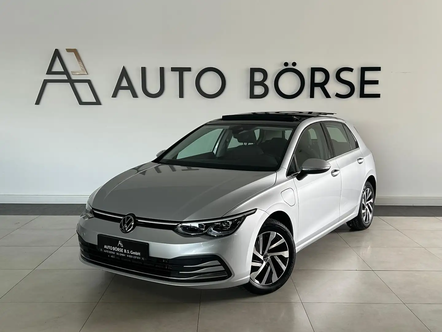 Volkswagen Golf VIII Lim. e-Hybrid*STYLE*PANO*ViCo*AHK*LED* Zilver - 1
