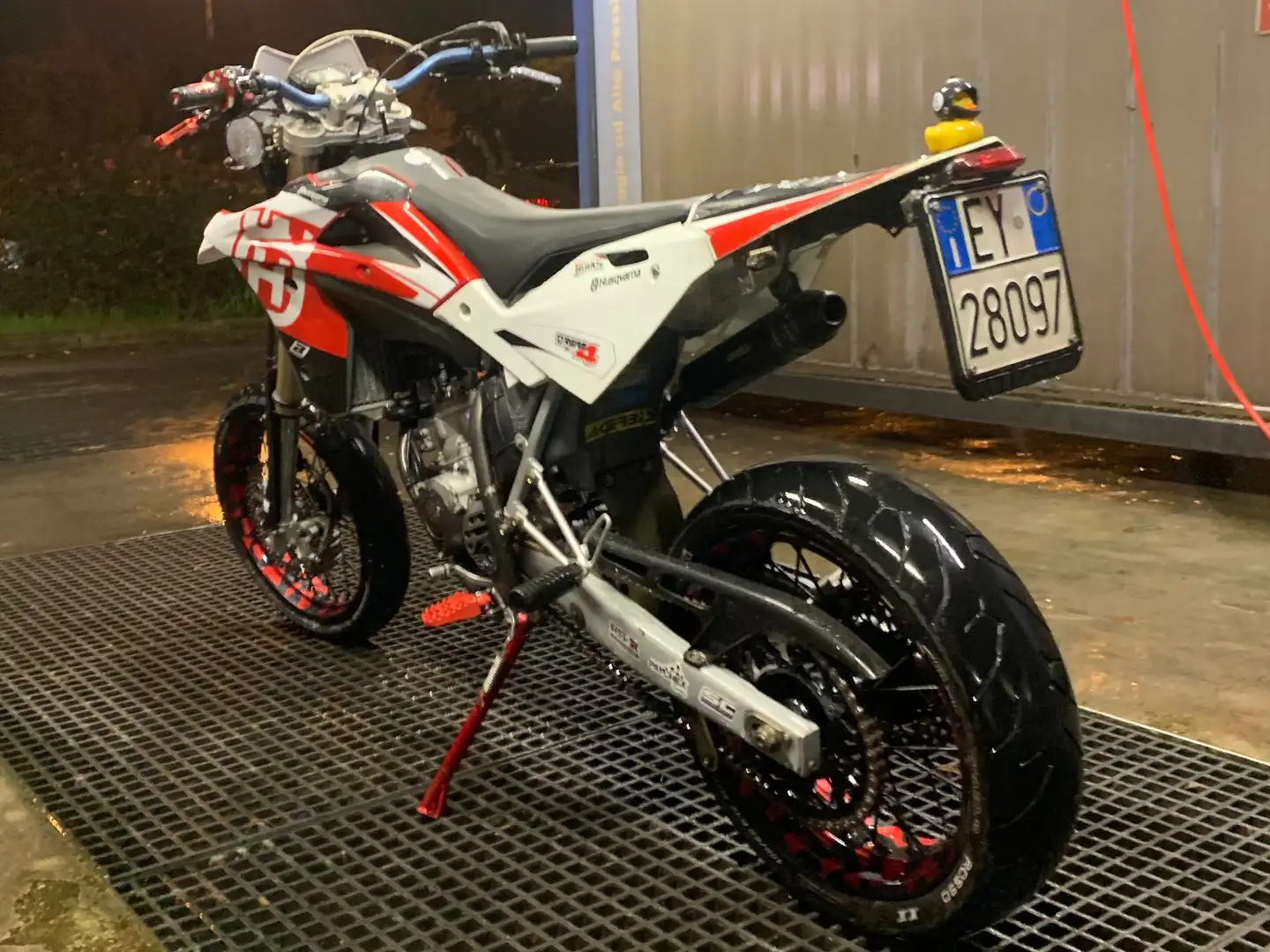 Husqvarna SM 125 S Roşu - 2