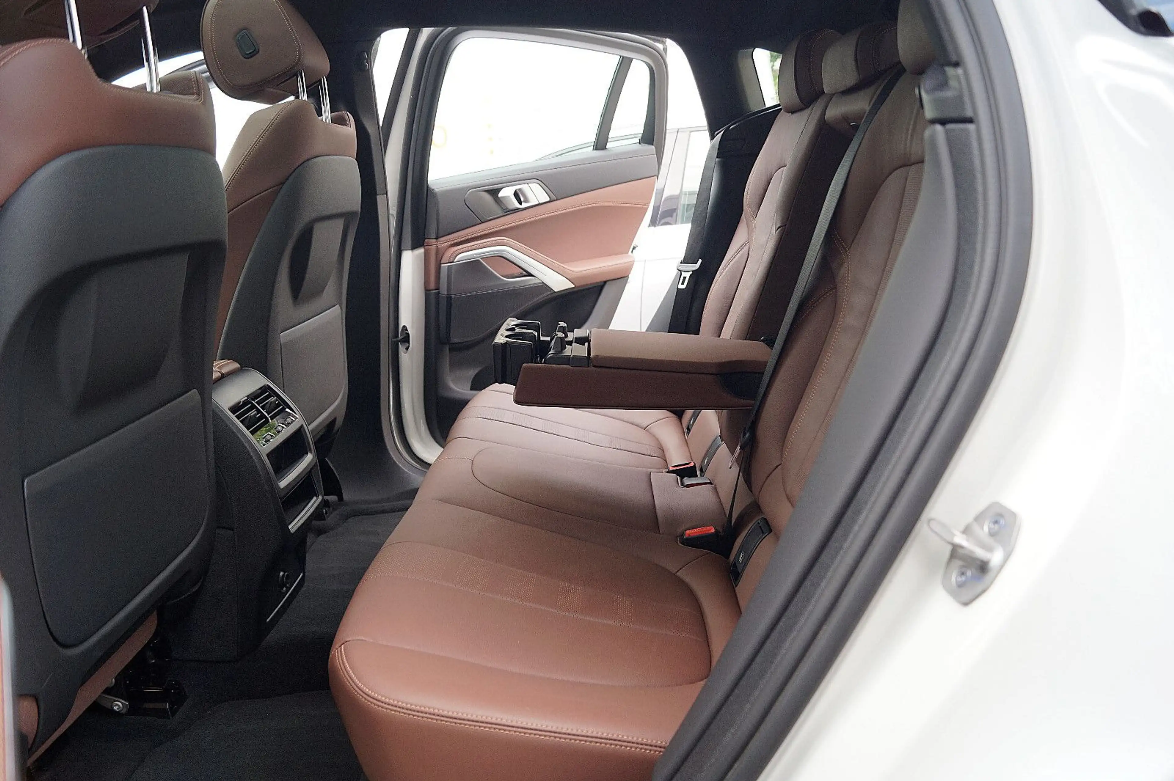 BMW X6 M *LEDER/BRAUN*PANORAMA*ACC*21" ZOLL* — photo 8