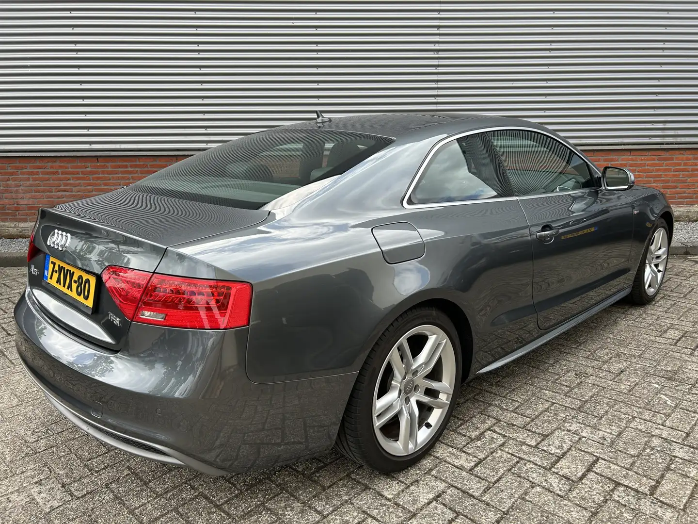Audi A5 Coupé 1.8 TFSI Sport Edition December Actie van €1 Grijs - 2