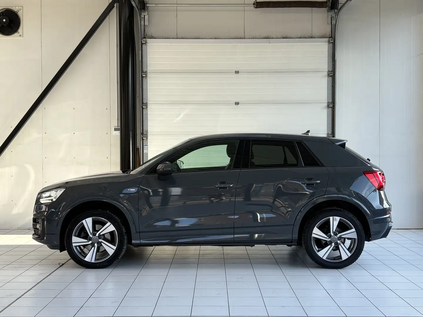 Audi Q2 Q2 1.4 TFSI *S-LINE*XENON*CUIR*GPS*PDC*JANTES* Noir - 2