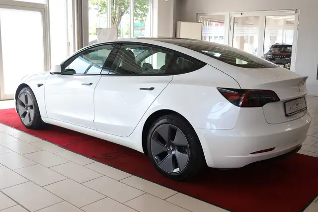 Tesla Model 3 view 3