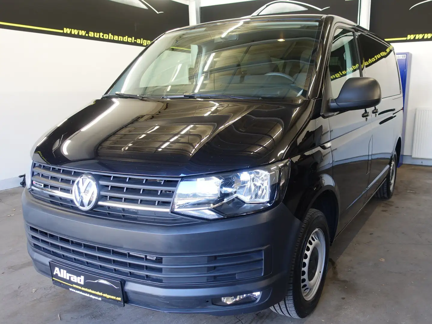 Volkswagen T6 Kombi KR 2,0 TDI 4Motion BMT Fekete - 1