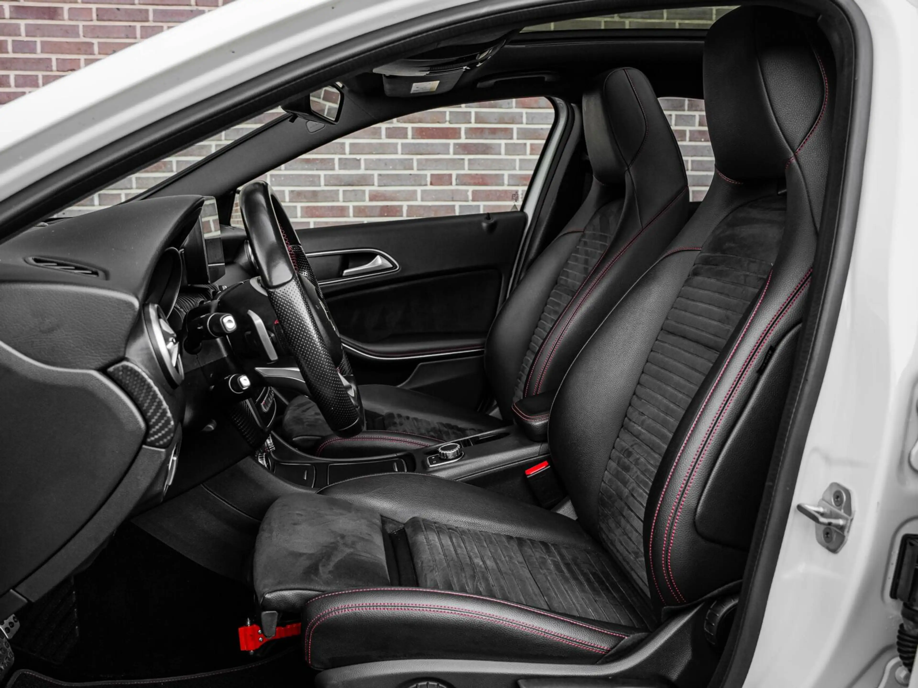 Mercedes-Benz A 200 Ambition — photo 11