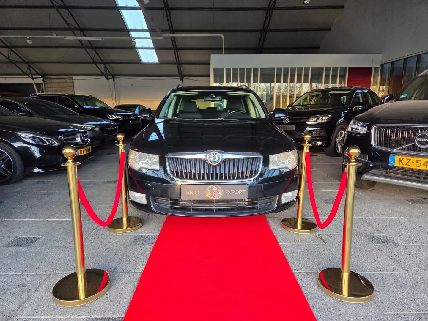 Skoda Superb Combi 1.8 TSI 6 MANUAL ELEGANCE NAVI Schwarz - 1