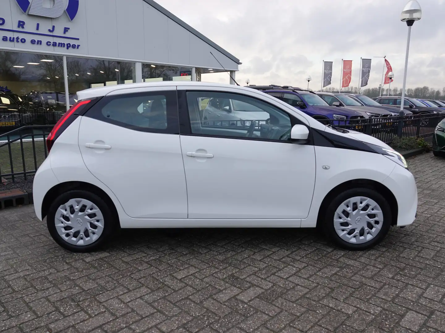 Toyota Aygo 1.0 VVT-i x-play GR. SCHERM | CARPLAY | AIRCO | BT Blanc - 2