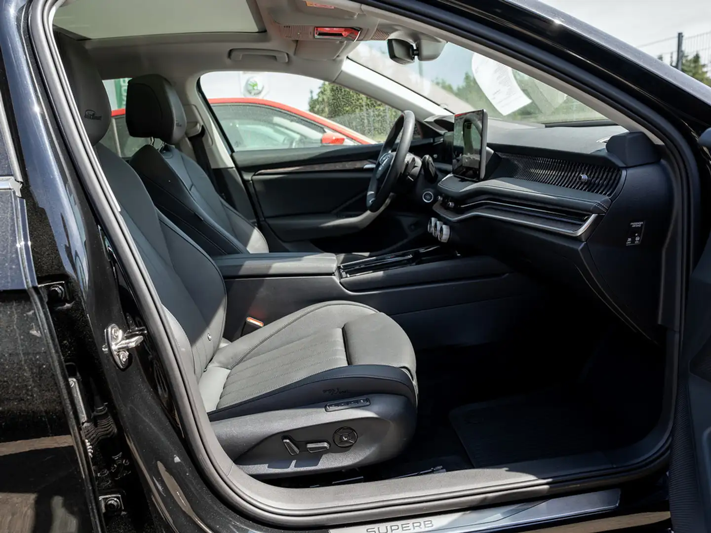 Skoda Superb Combi 2.0 TDI DSG L&K Noir - 2