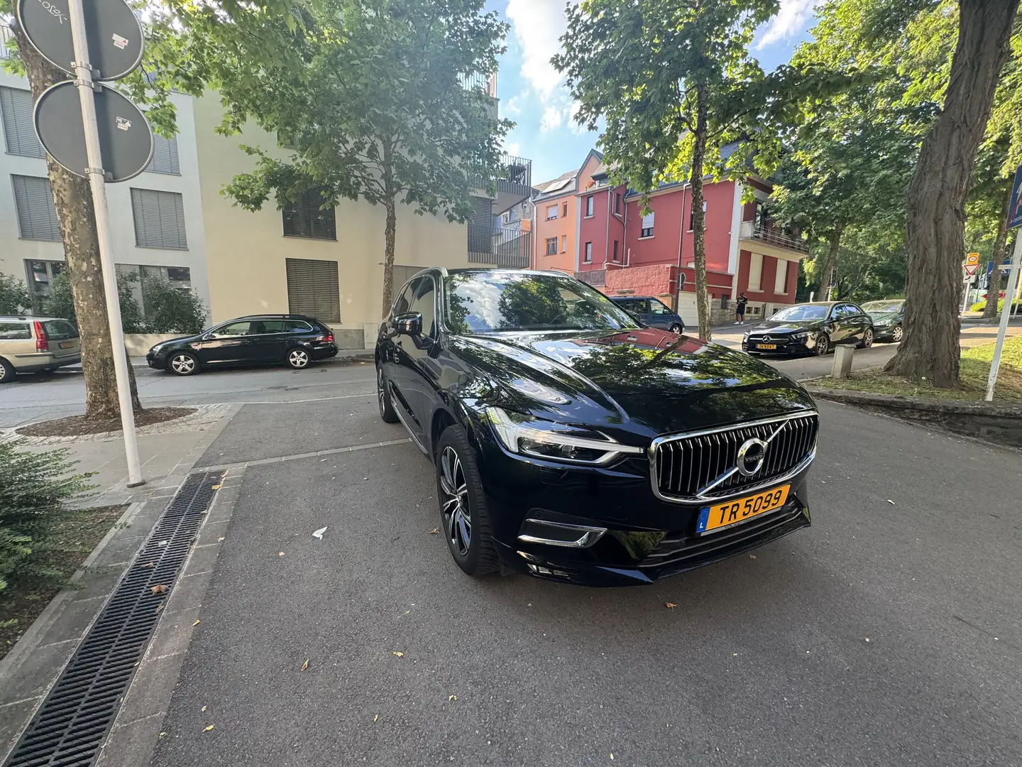 Volvo XC60 B4 D AWD Geartronic Inscription Noir - 1