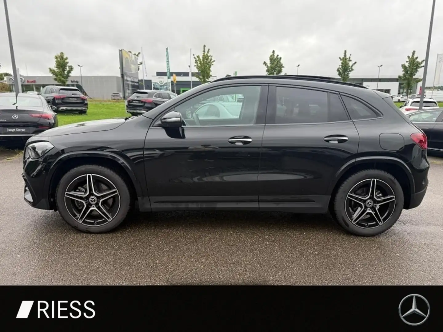 Mercedes-Benz GLA 200 AMG Sport Night Distr Pano AHK Keyless 360 Noir - 2