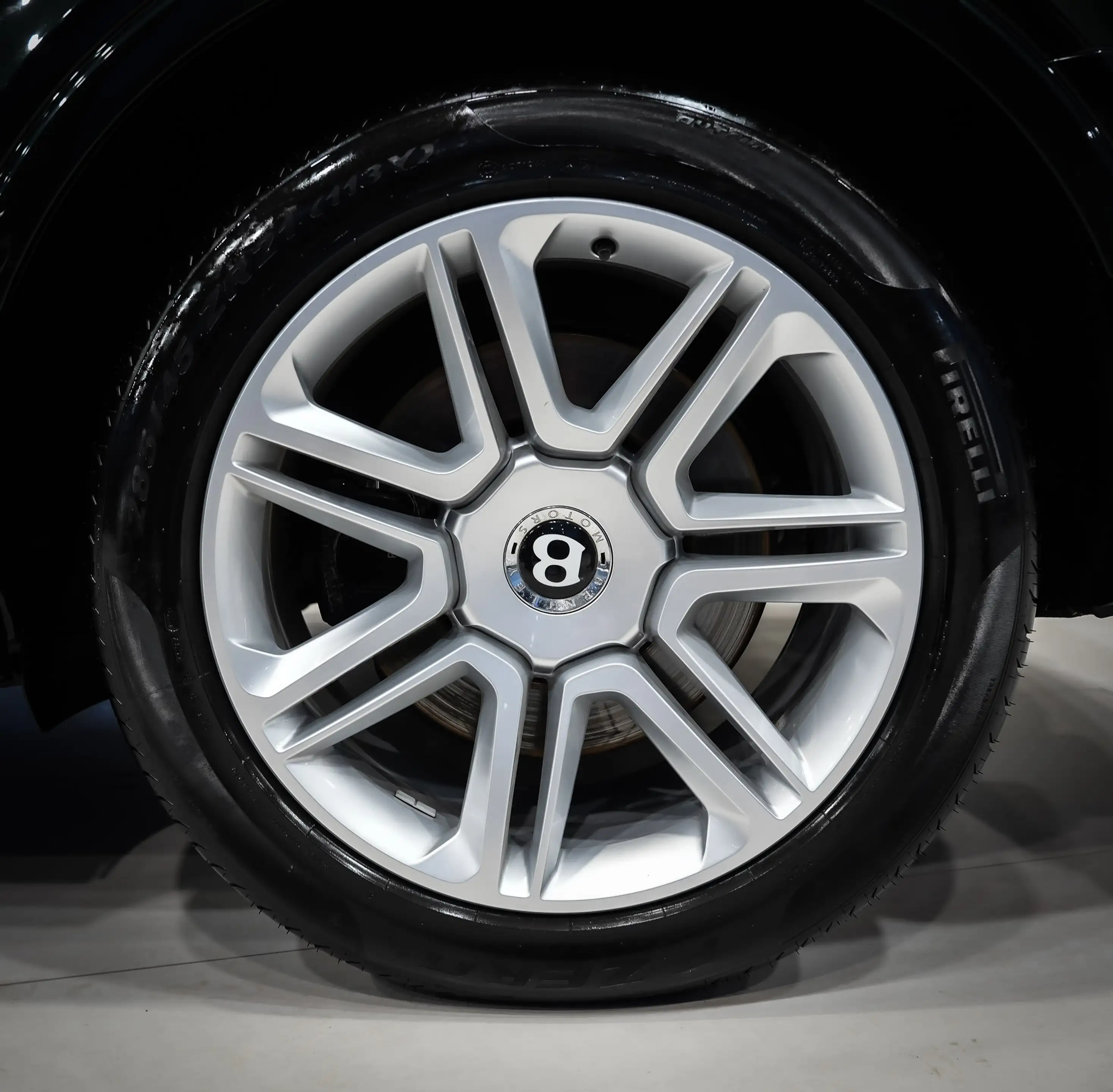 Bentley Bentayga V8*NACHTSICHT*360*MASSAGE*HEAD-UP*PANO* — photo 14