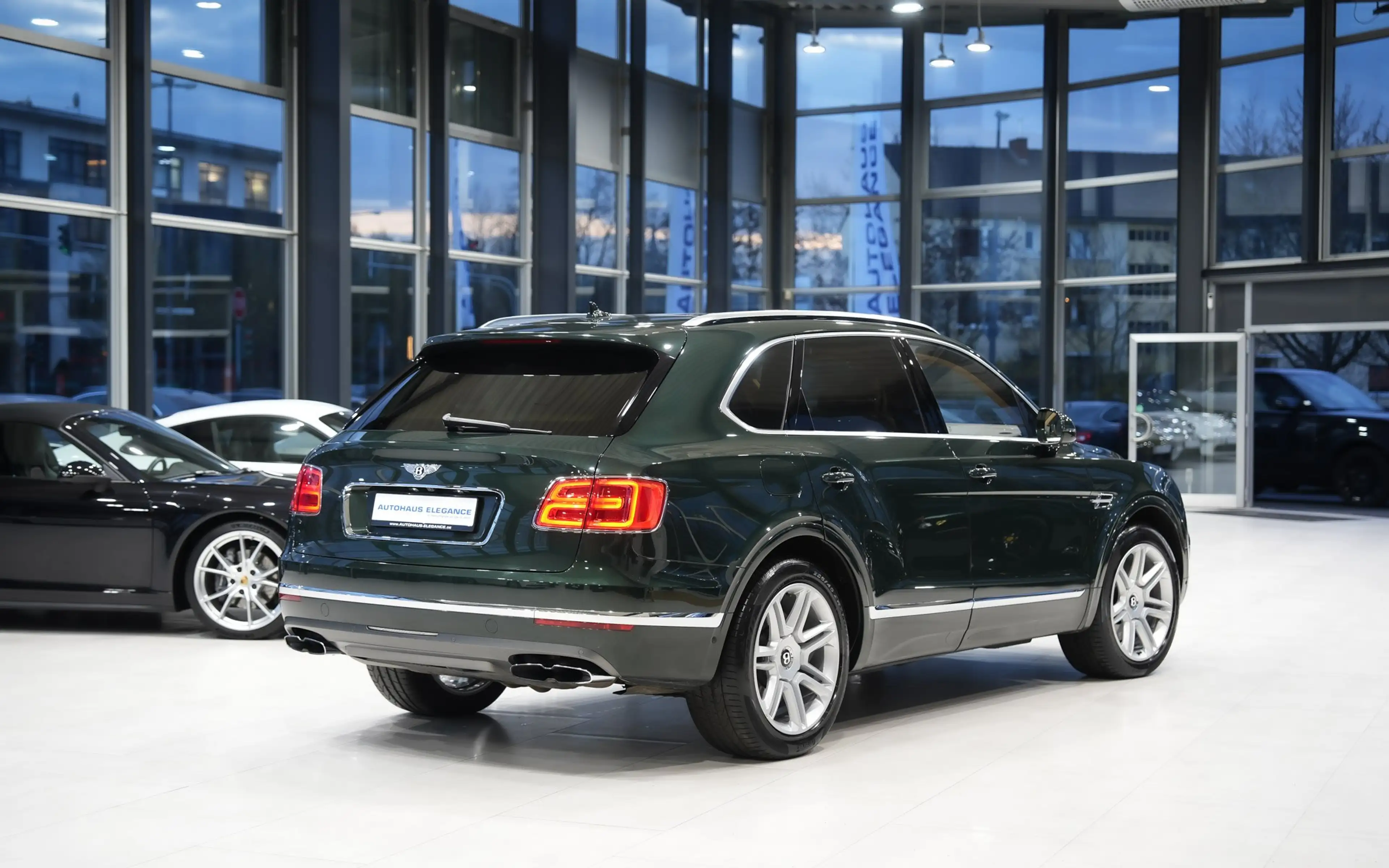 Bentley Bentayga V8*NACHTSICHT*360*MASSAGE*HEAD-UP*PANO* — photo 3