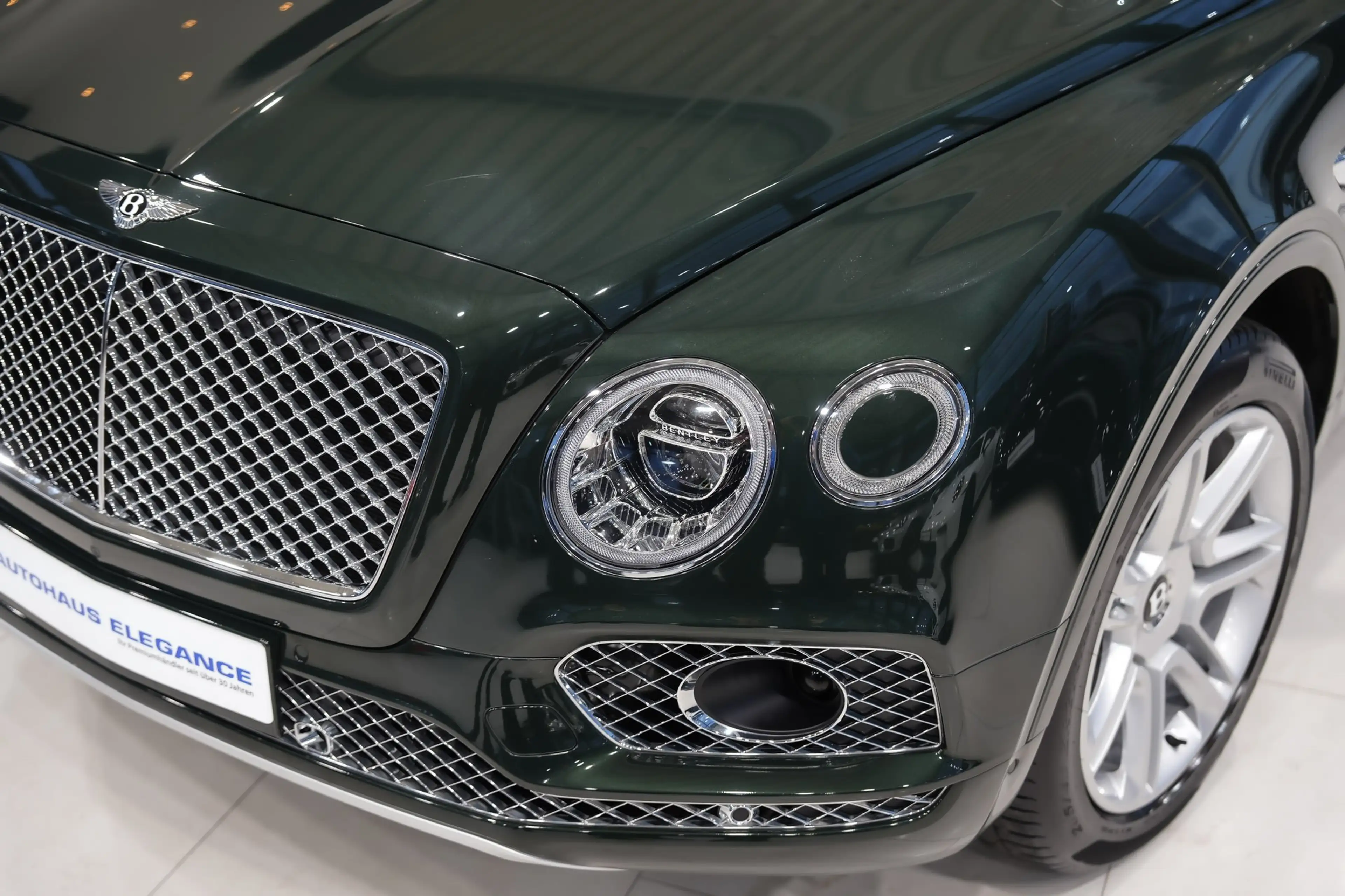 Bentley Bentayga V8*NACHTSICHT*360*MASSAGE*HEAD-UP*PANO* — photo 11