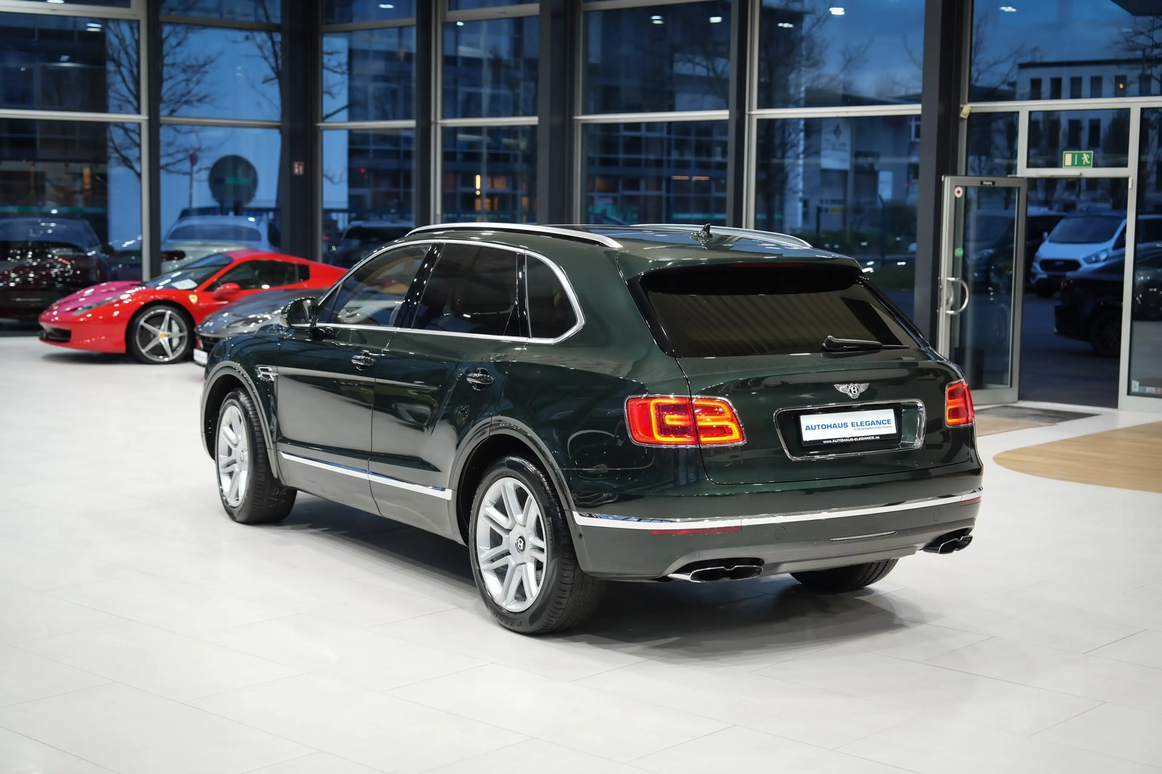 Bentley Bentayga V8*NACHTSICHT*360*MASSAGE*HEAD-UP*PANO* — photo 4
