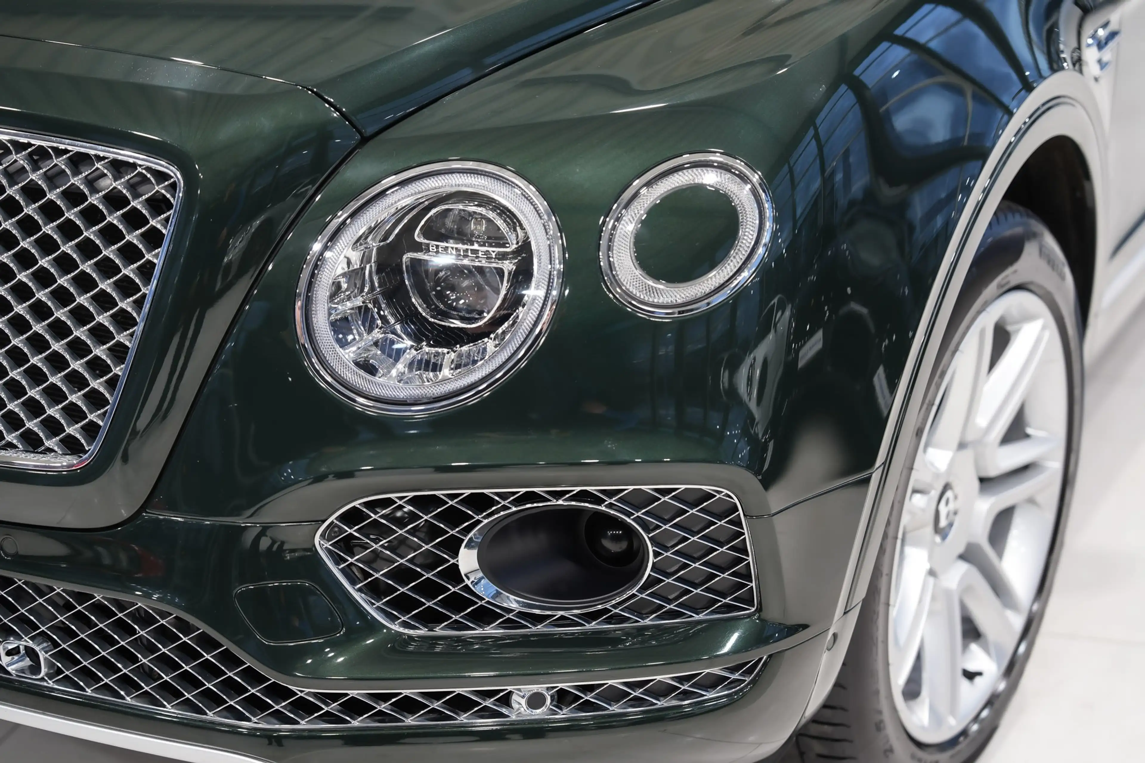 Bentley Bentayga V8*NACHTSICHT*360*MASSAGE*HEAD-UP*PANO* — photo 10