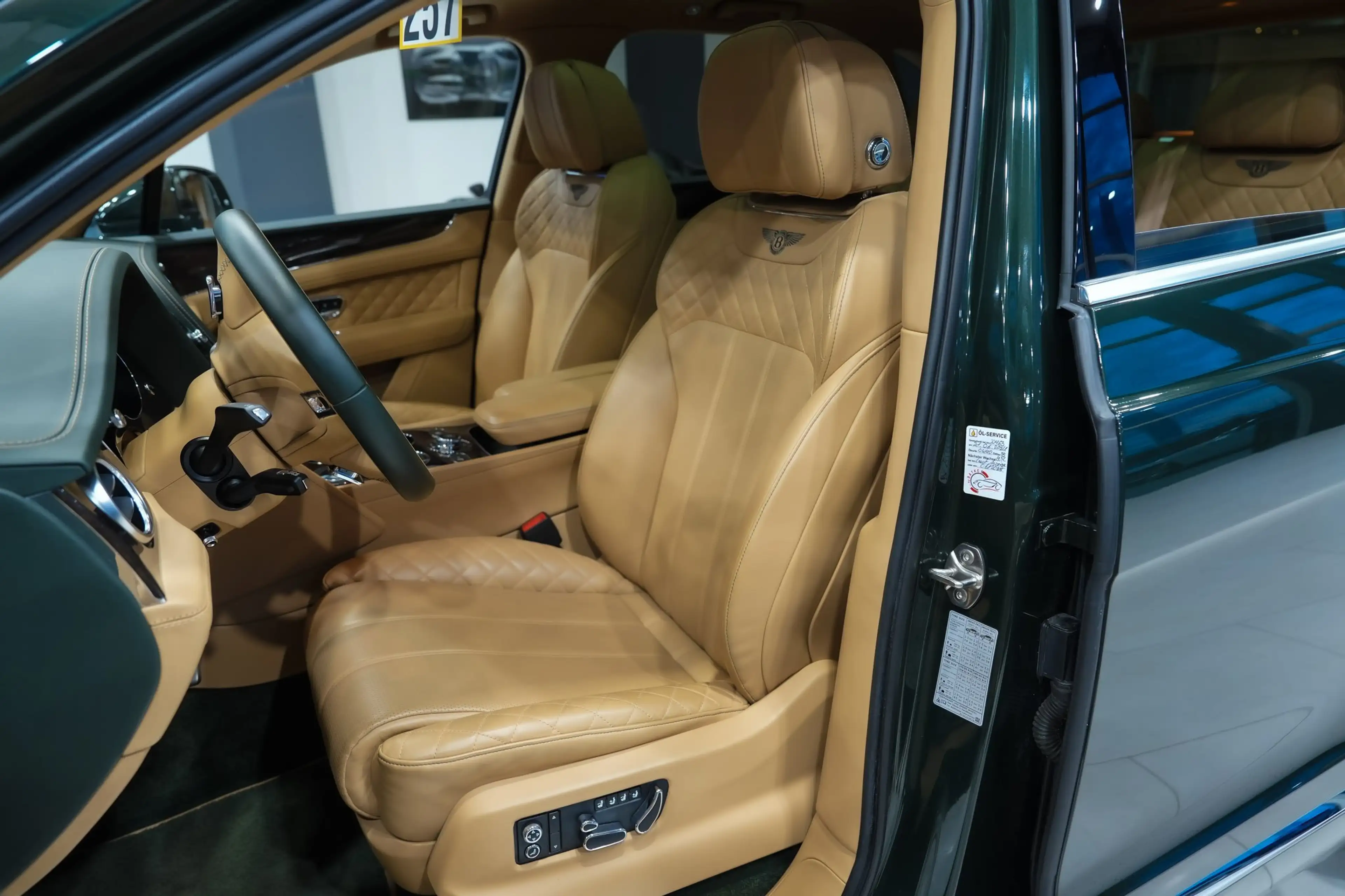 Bentley Bentayga V8*NACHTSICHT*360*MASSAGE*HEAD-UP*PANO* — photo 15
