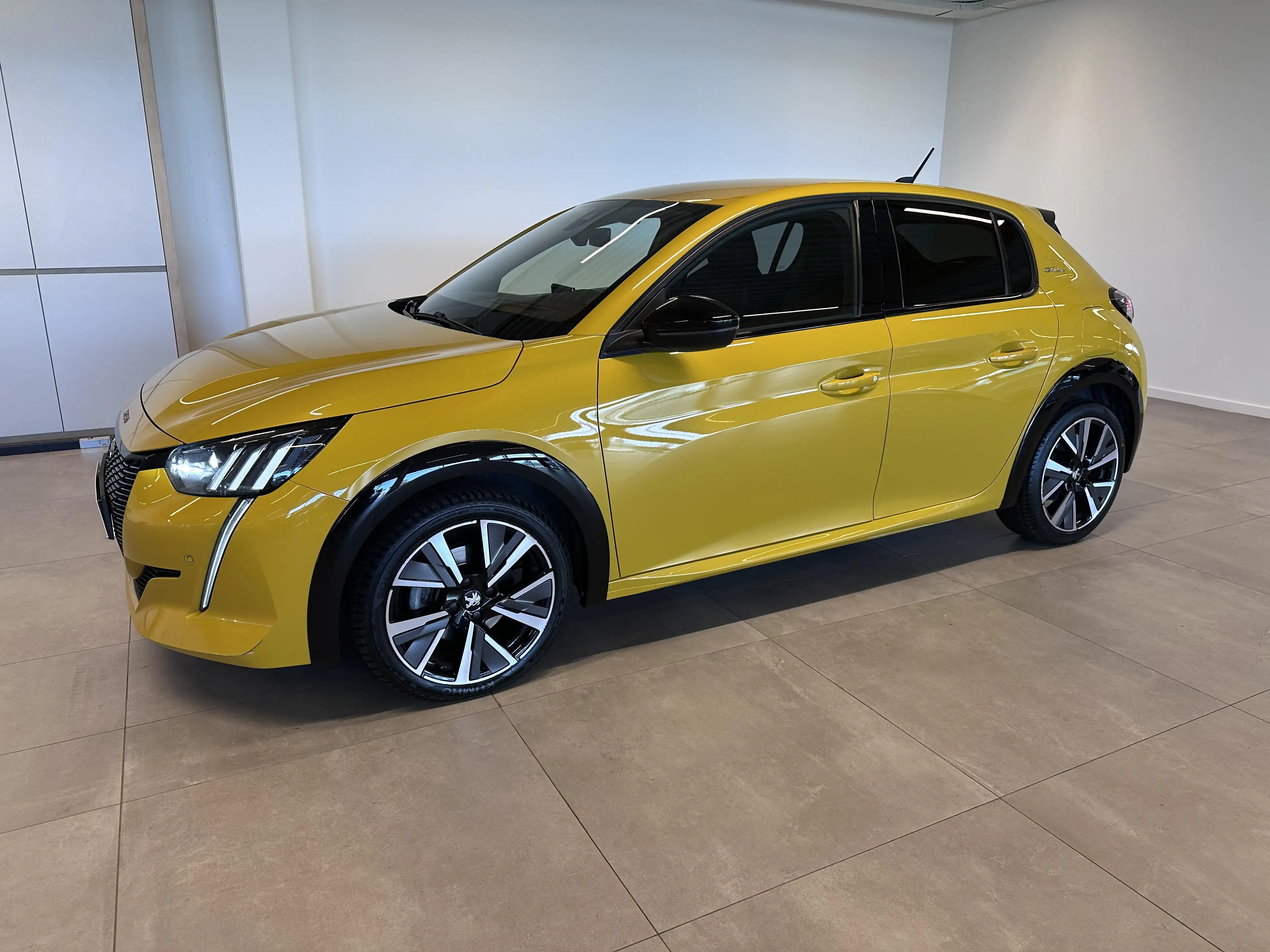 Peugeot 208 GT LINE 1.2 BENZINE 100 MAN 6 — photo 6