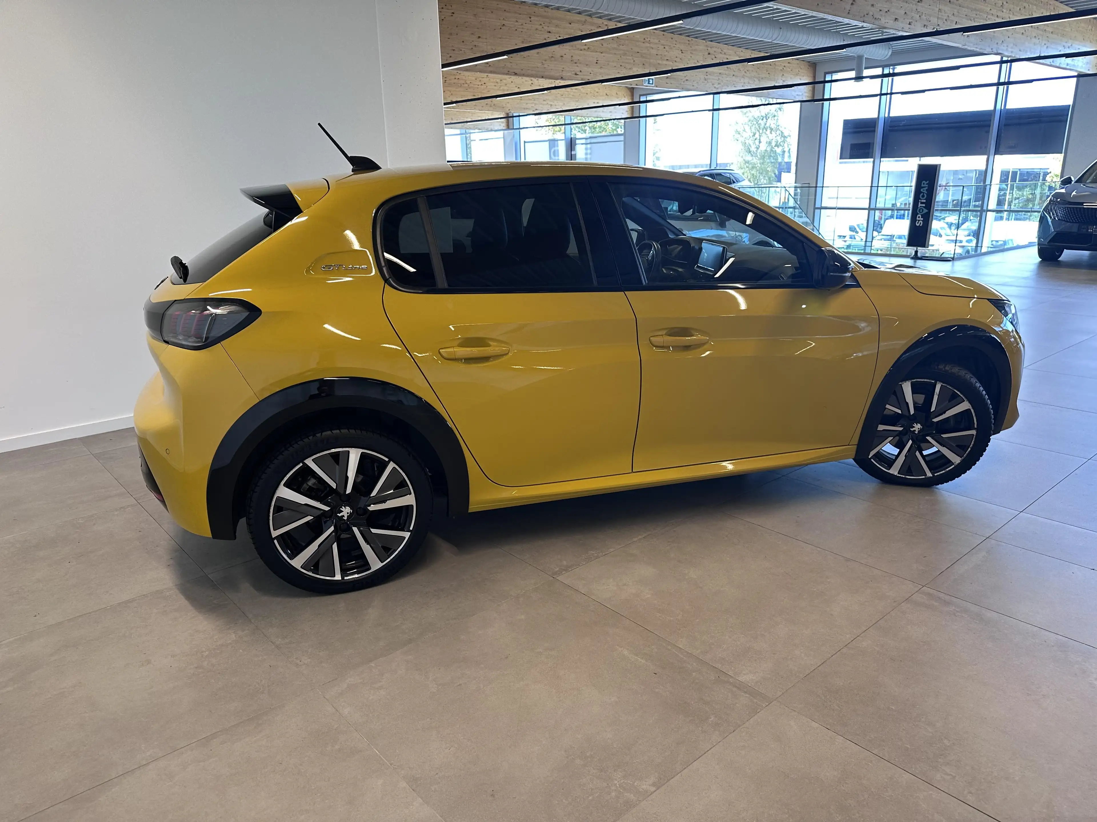 Peugeot 208 GT LINE 1.2 BENZINE 100 MAN 6 — photo 20