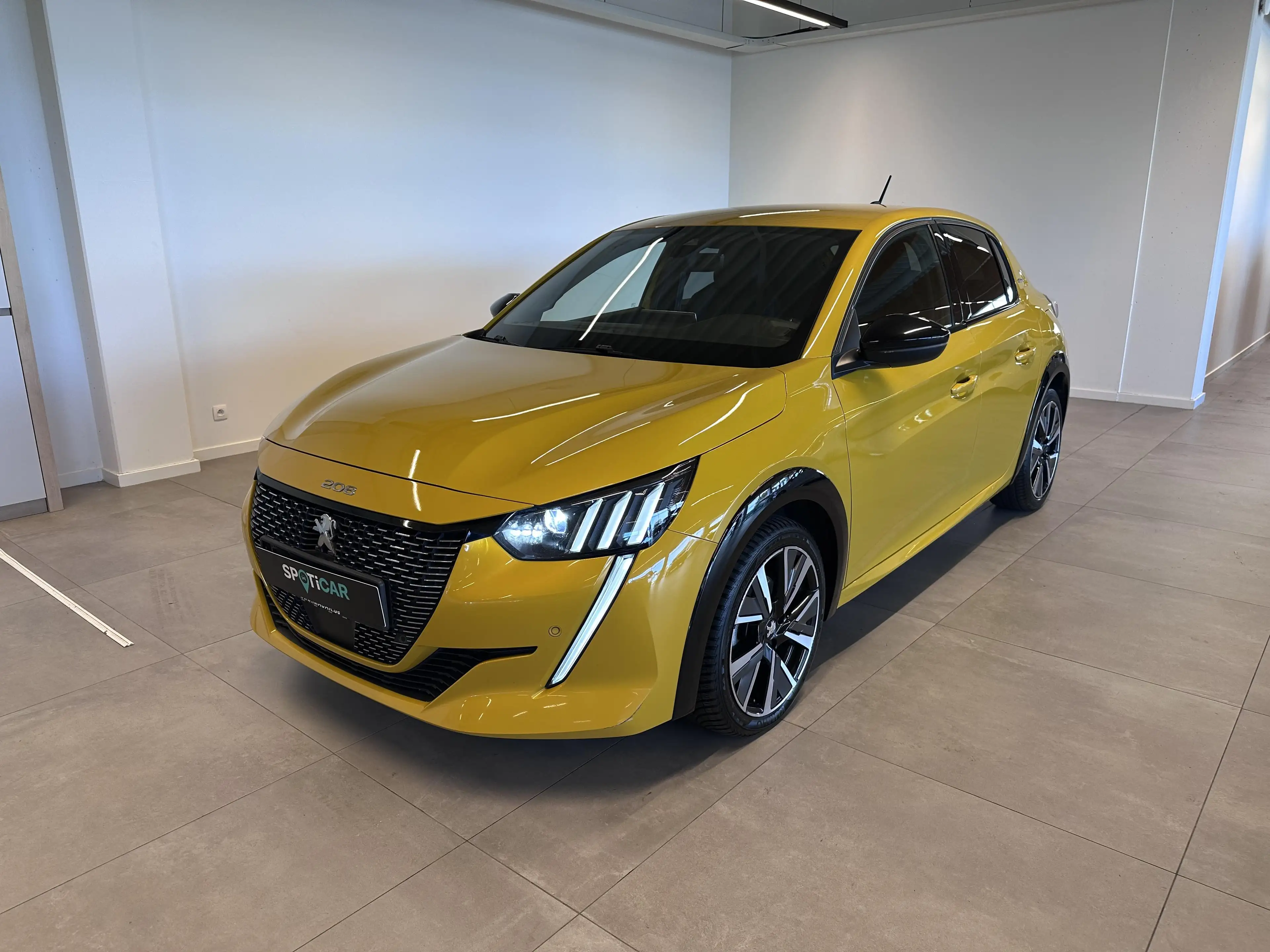 Peugeot 208 GT LINE 1.2 BENZINE 100 MAN 6 — photo 7