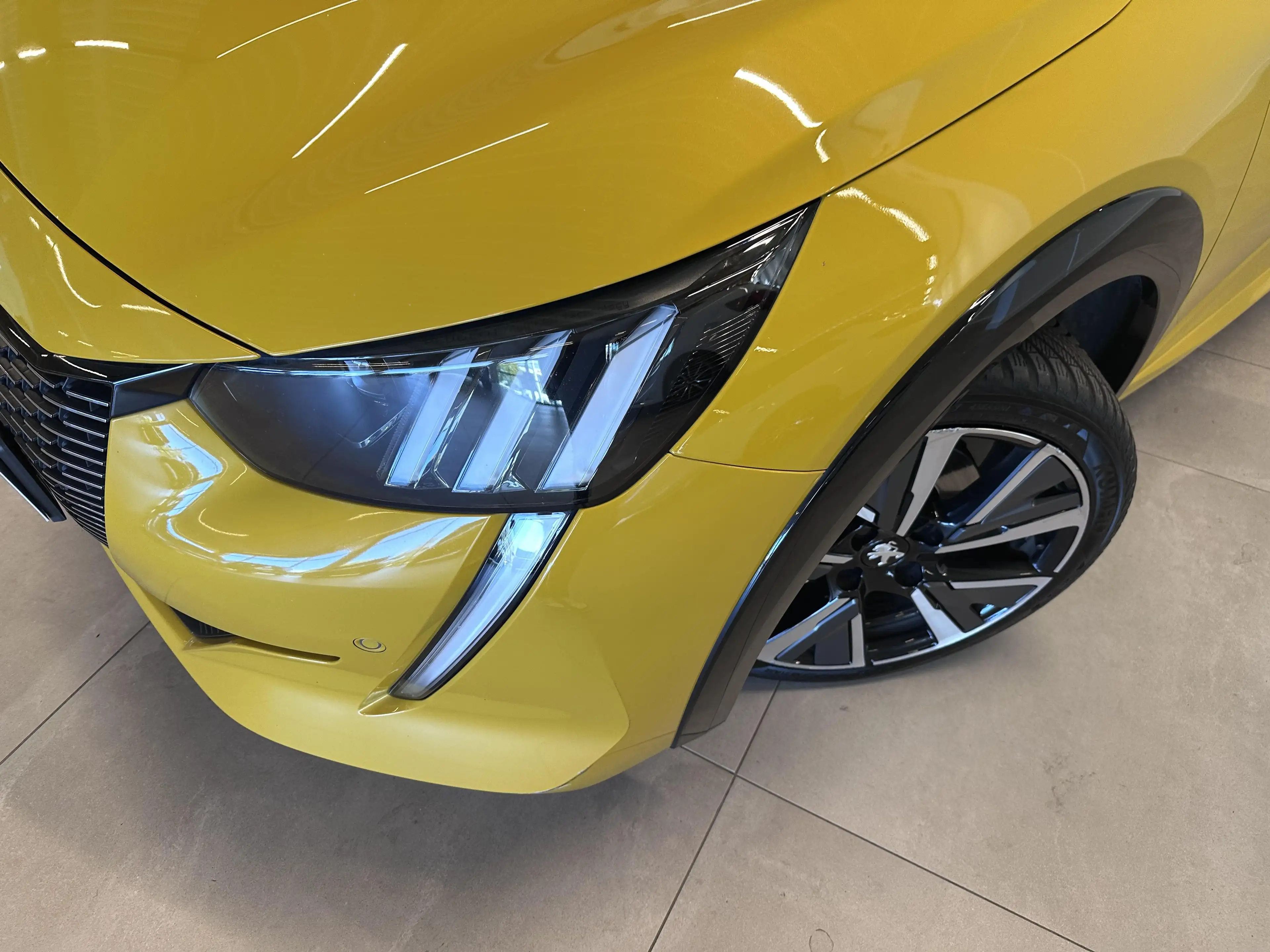 Peugeot 208 GT LINE 1.2 BENZINE 100 MAN 6 — photo 24