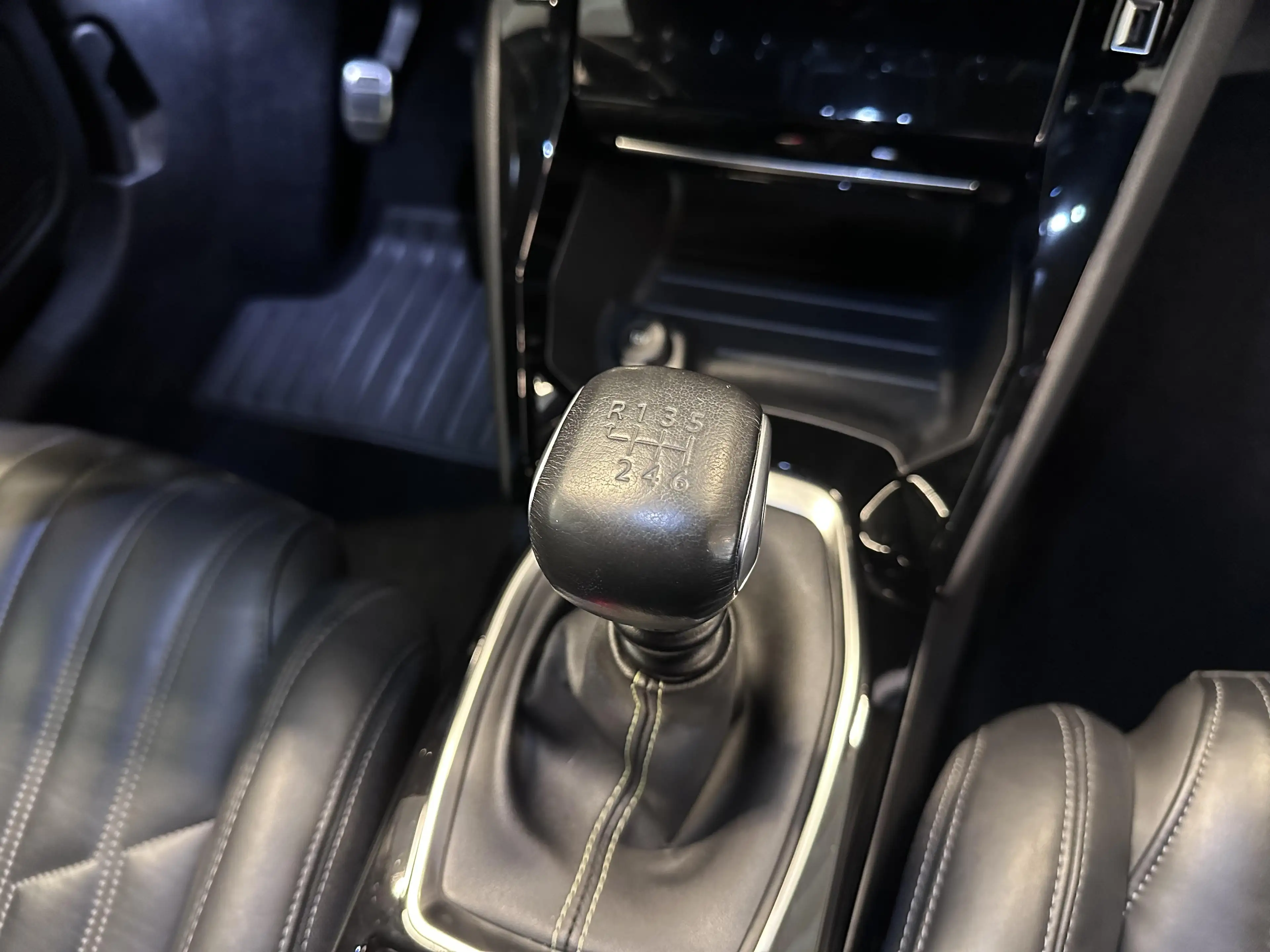 Peugeot 208 GT LINE 1.2 BENZINE 100 MAN 6 — photo 18