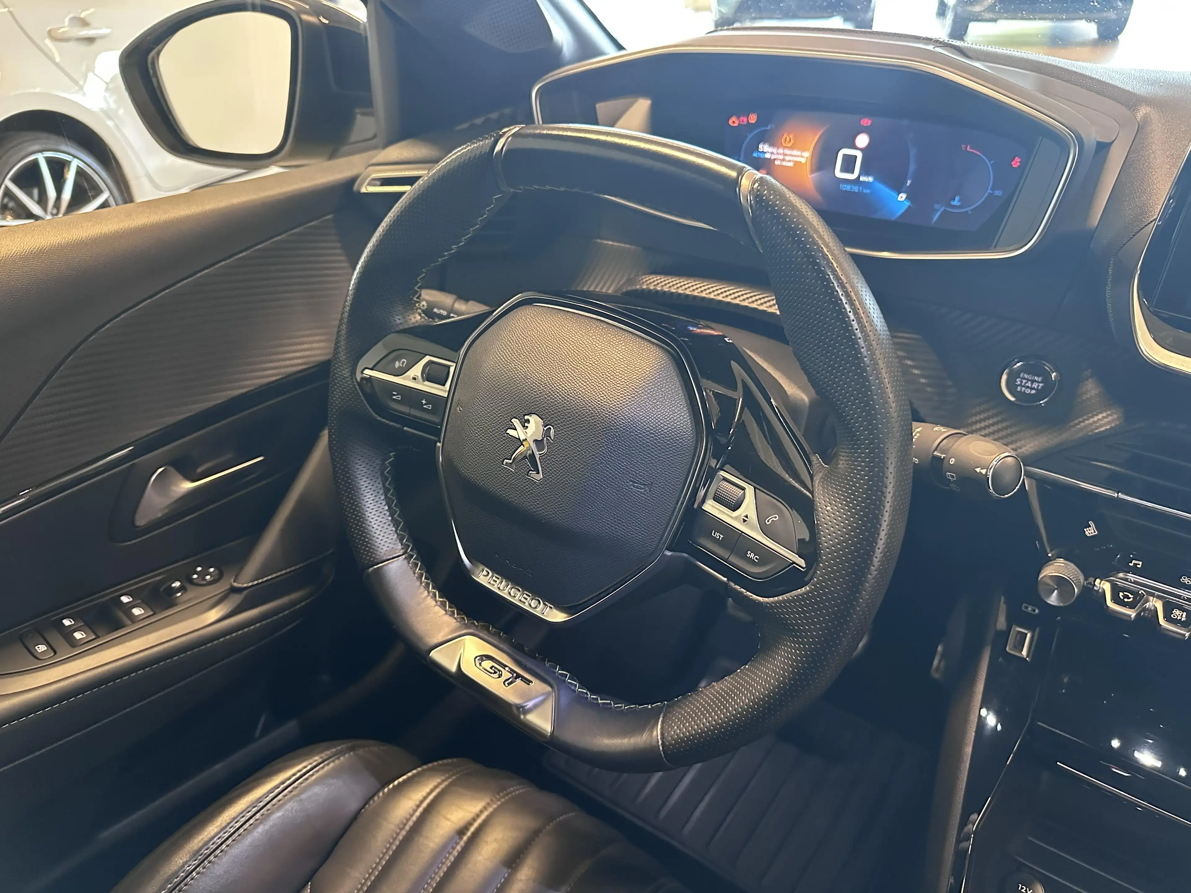 Peugeot 208 GT LINE 1.2 BENZINE 100 MAN 6 — photo 17