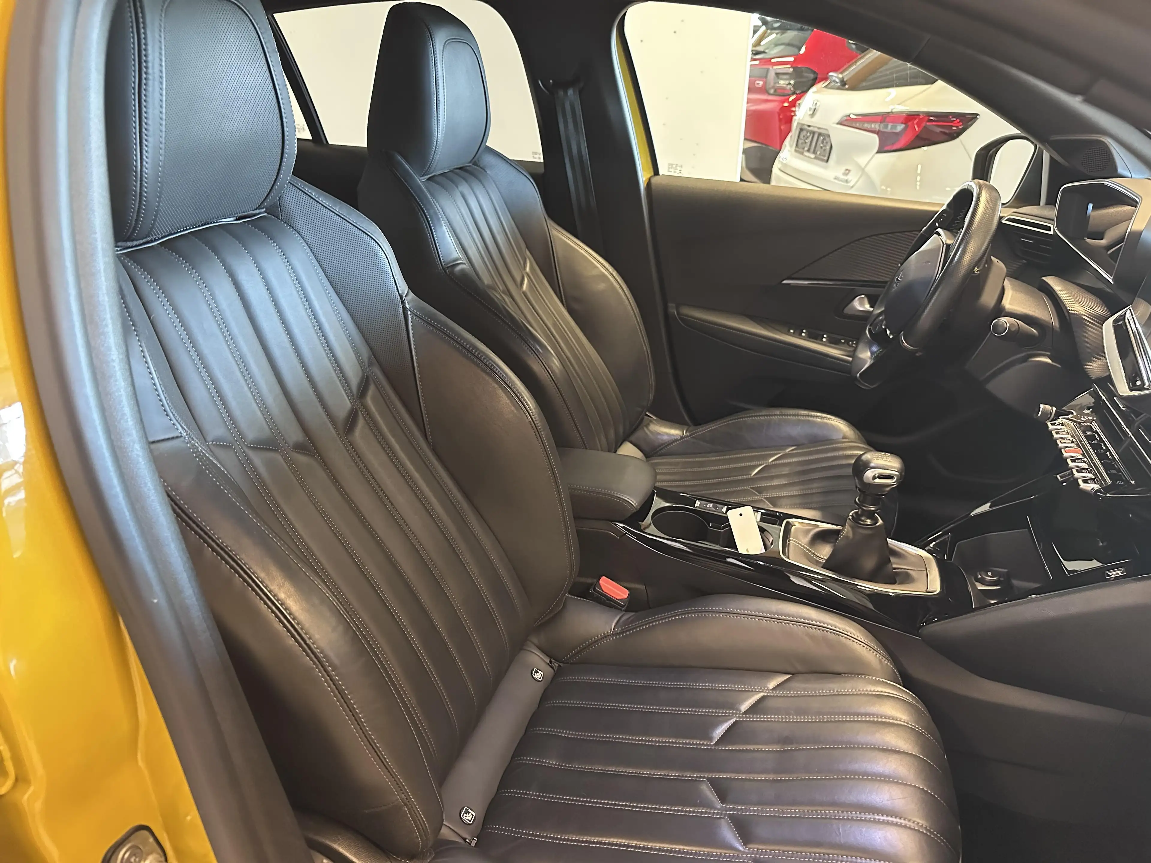 Peugeot 208 GT LINE 1.2 BENZINE 100 MAN 6 — photo 19