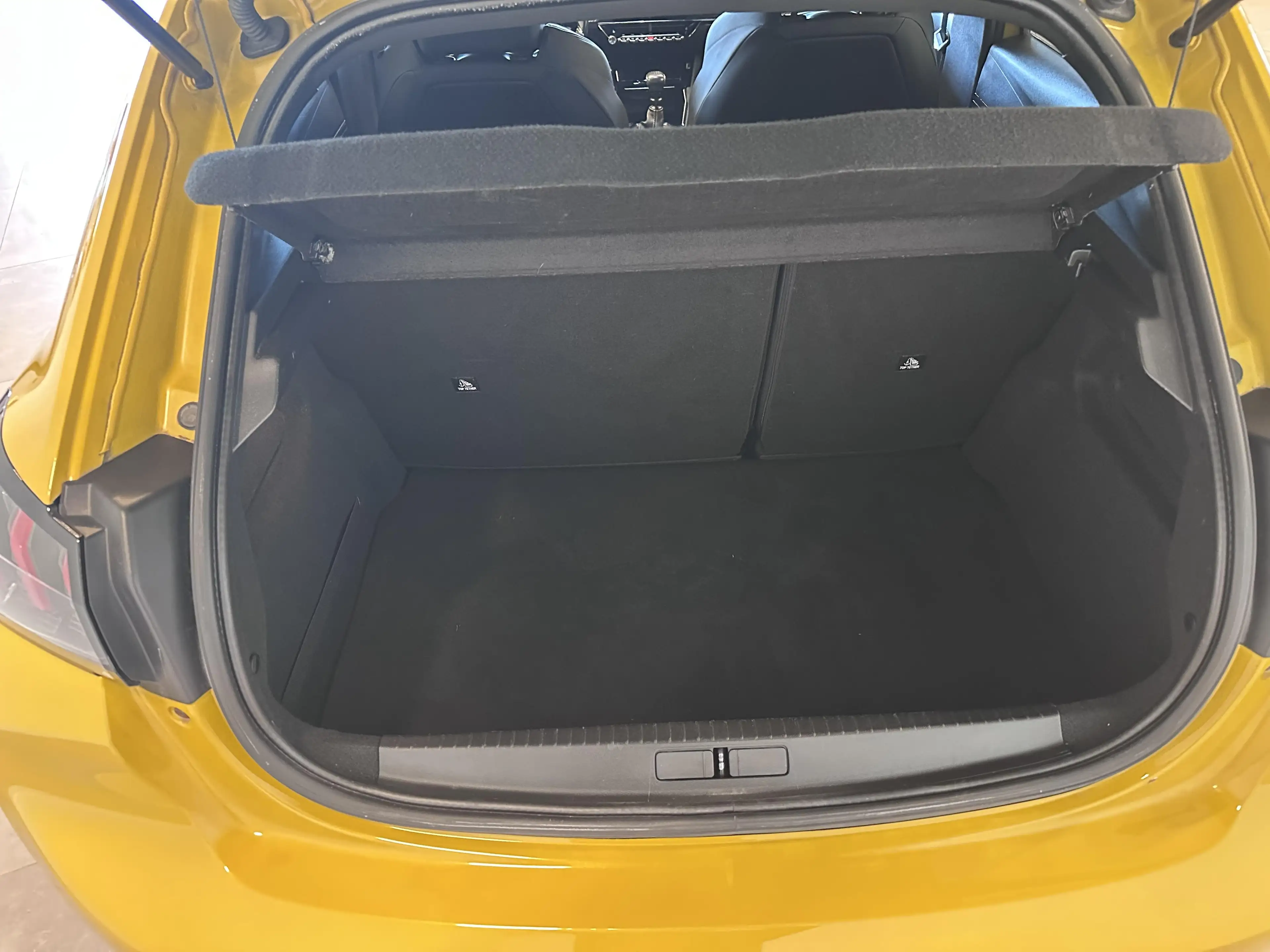Peugeot 208 GT LINE 1.2 BENZINE 100 MAN 6 — photo 21