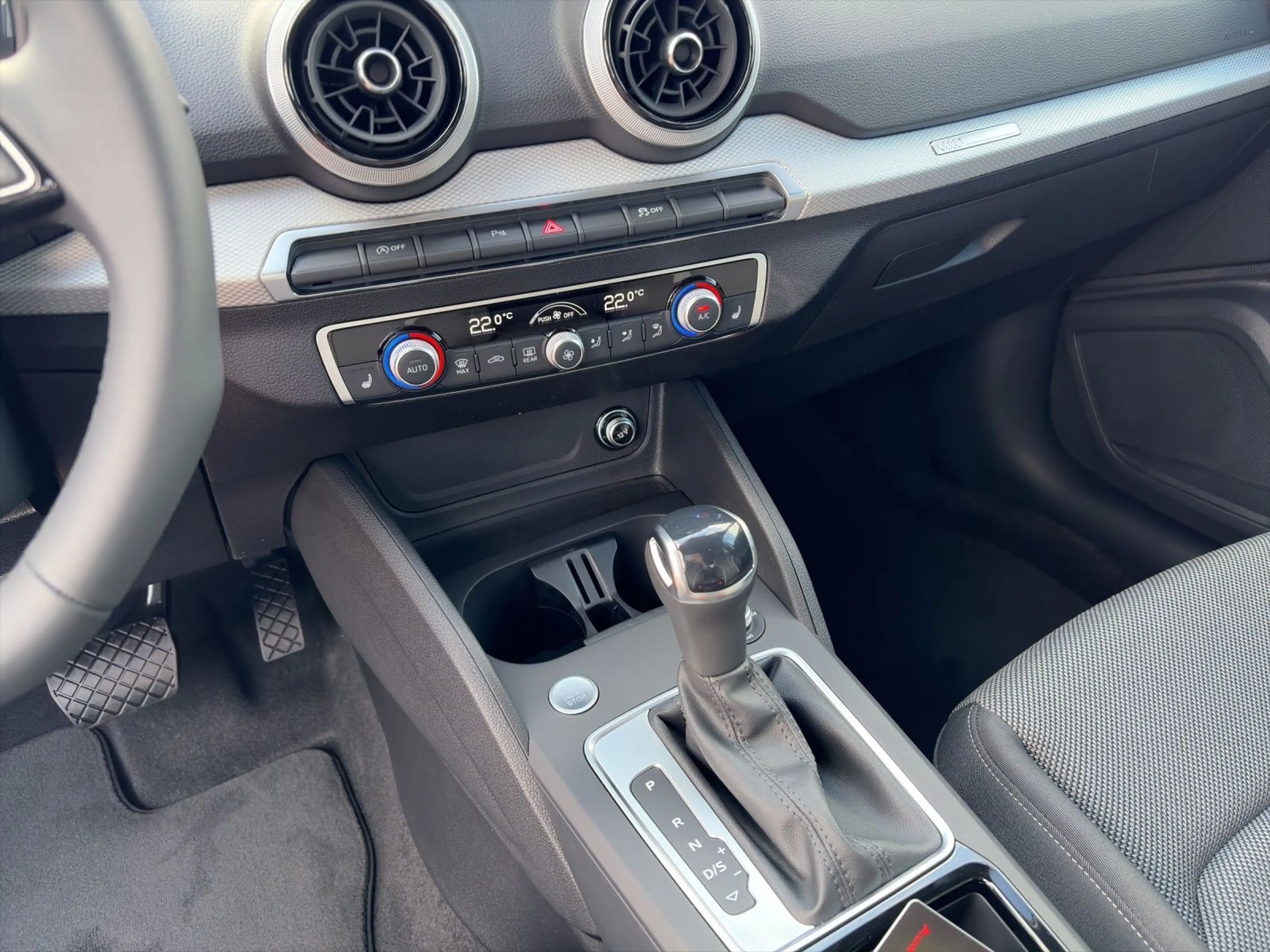 Audi Q2 35 TFSI S-LINE COMP+KAMERA+CARPLAY+MATRIX+ — photo 6