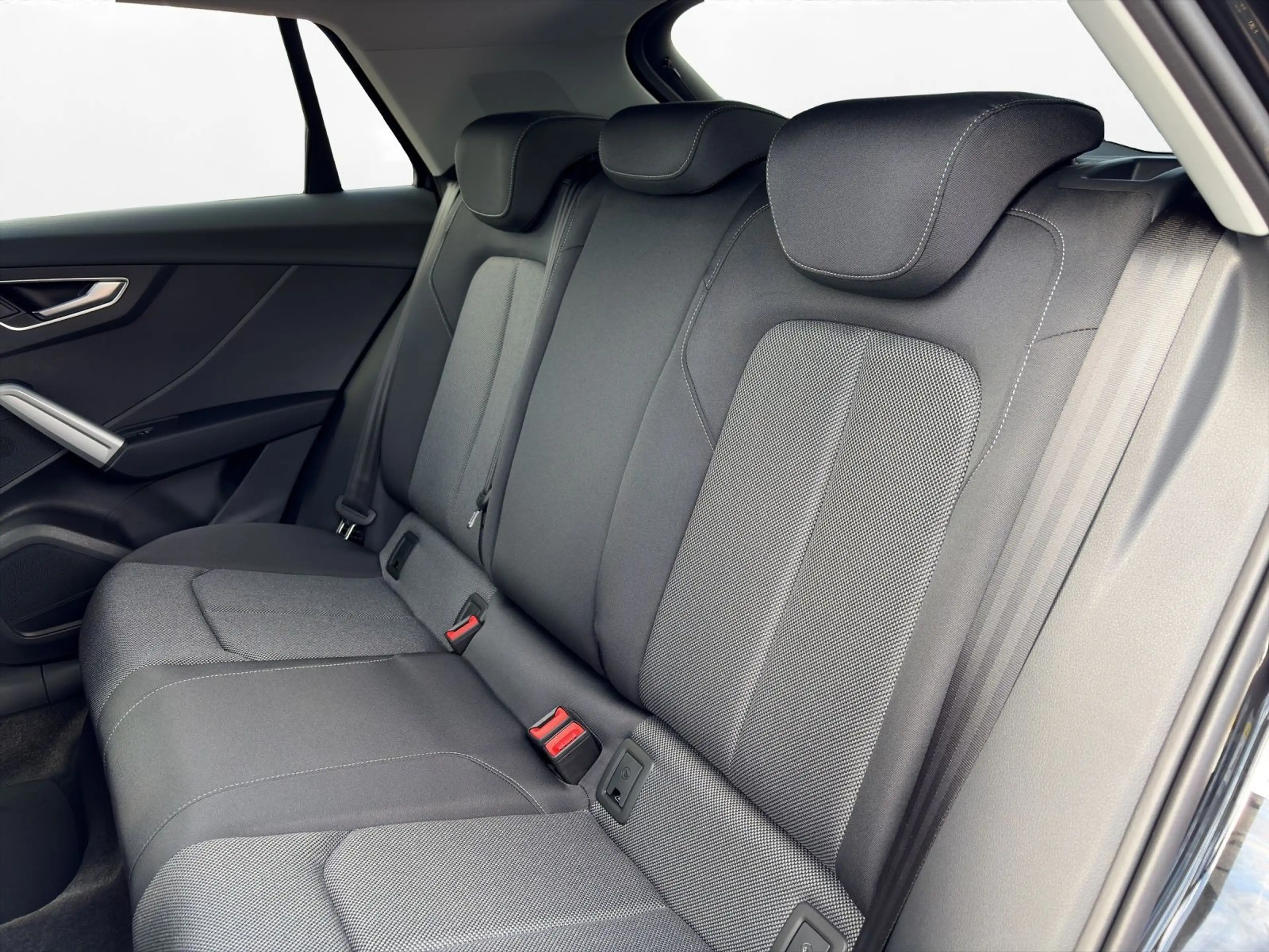 Audi Q2 35 TFSI S-LINE COMP+KAMERA+CARPLAY+MATRIX+ — photo 4