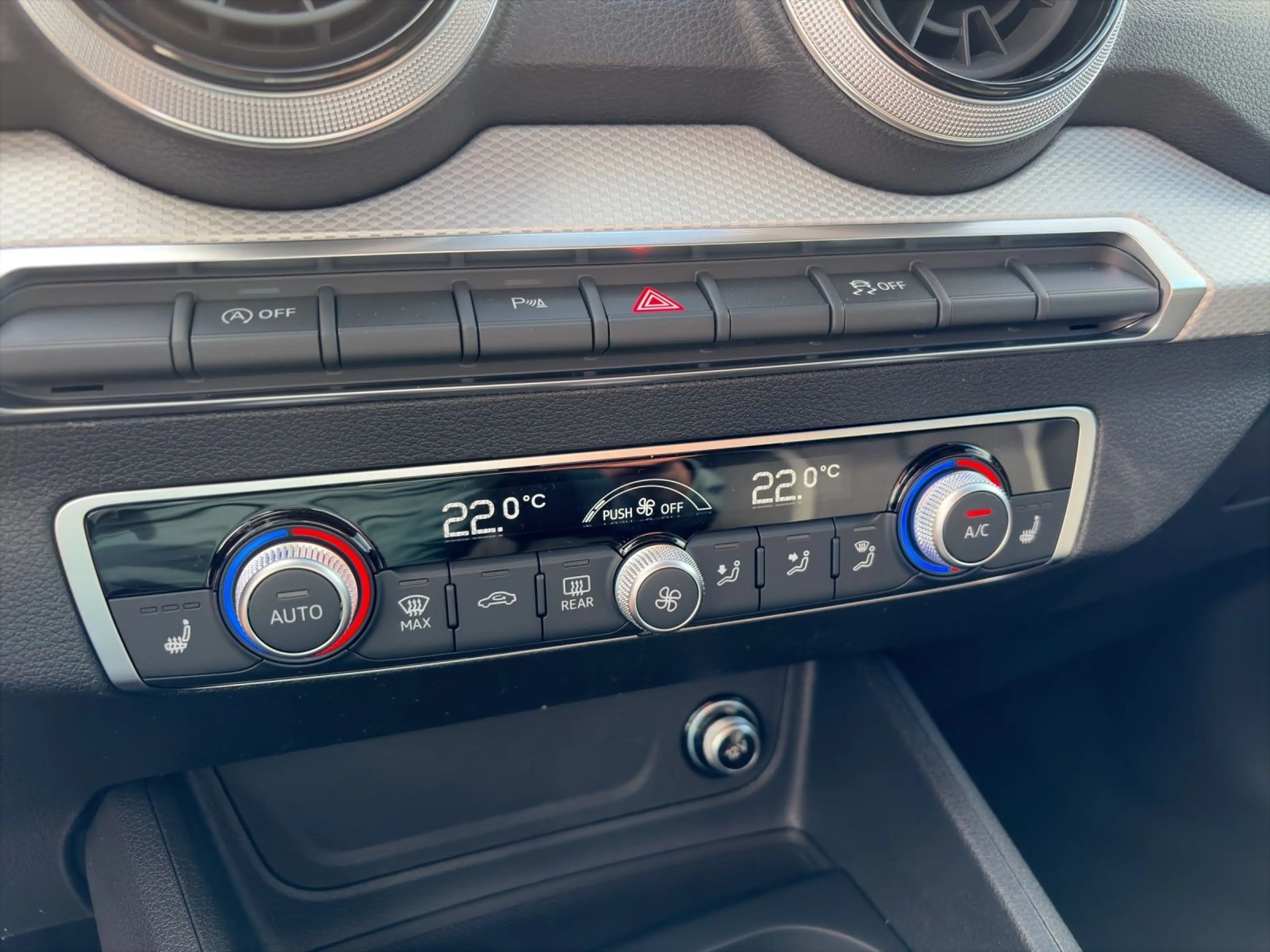 Audi Q2 35 TFSI S-LINE COMP+KAMERA+CARPLAY+MATRIX+ — photo 20