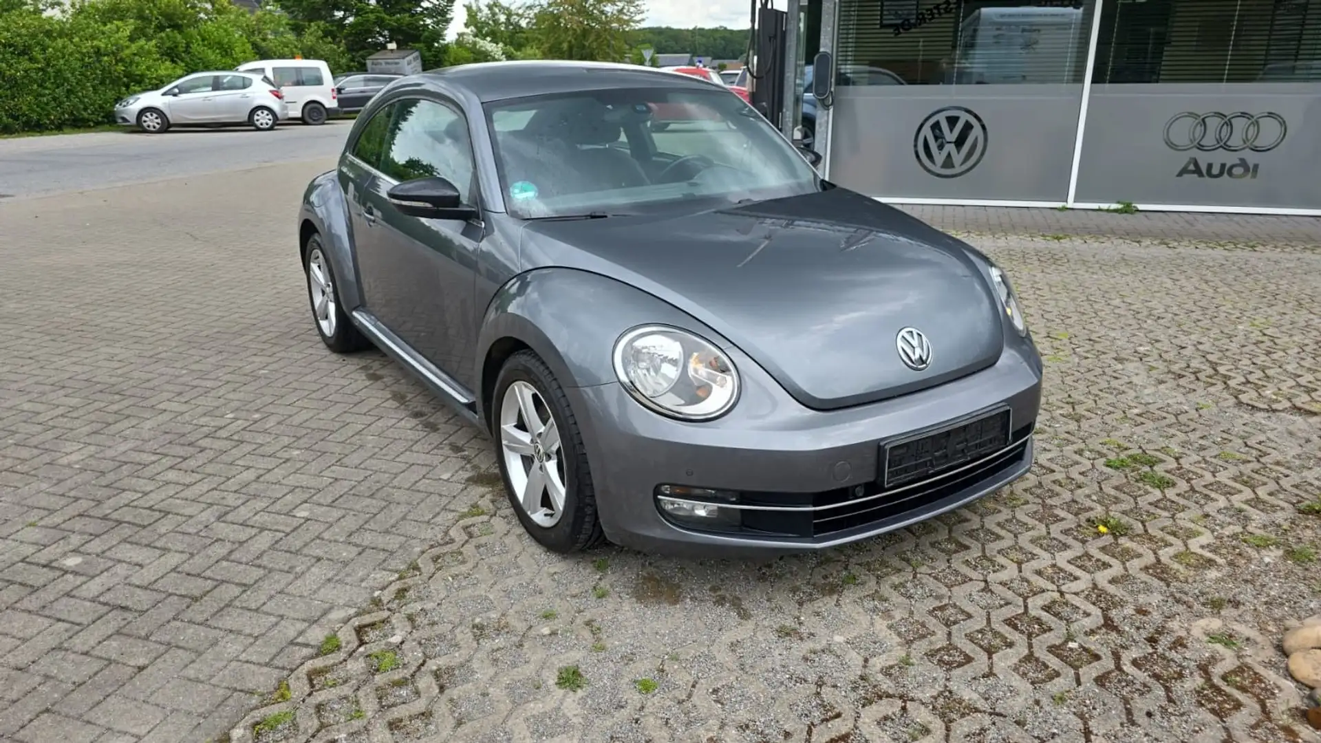 Volkswagen Beetle 2.0 TSI DSG Sport GRA PDC Sitzh. Klimatr. Šedá - 1