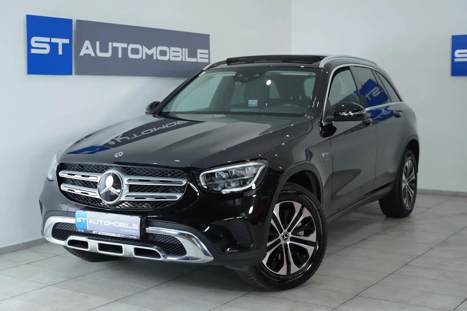Mercedes-Benz GLC 300 de 4Matic Aut. // NAVI // KAMERA // PANO // Schwarz - 1