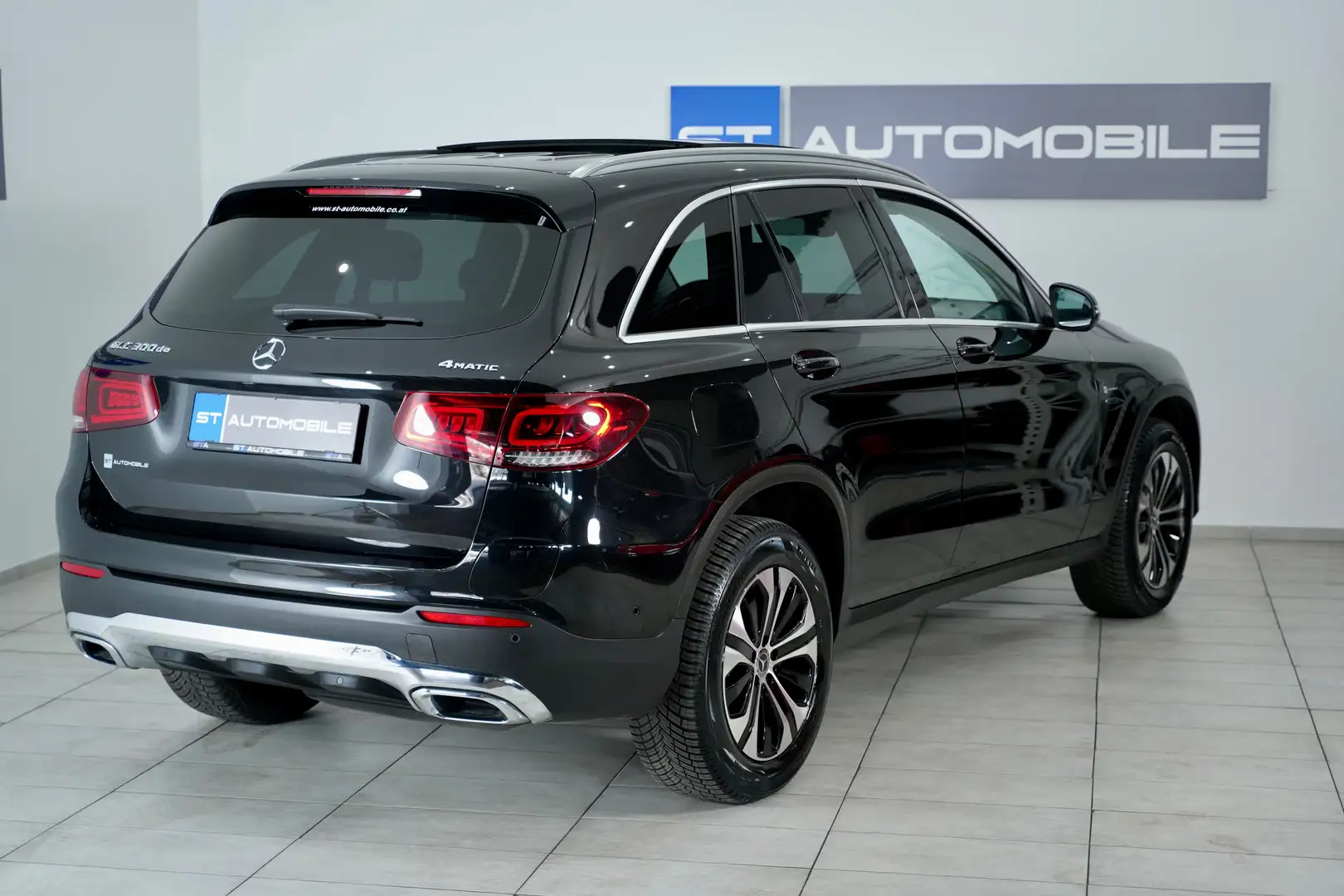Mercedes-Benz GLC 300 de 4Matic Aut. // NAVI // KAMERA // PANO // Schwarz - 2